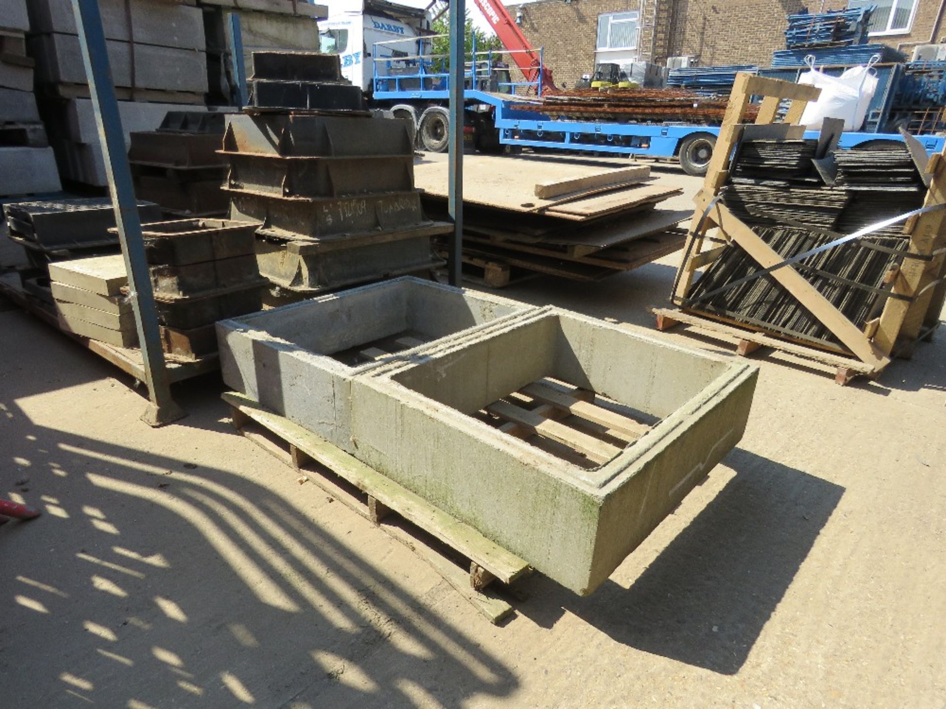 STILLAGE OF HEAVY DUTY CAST IRON MANHOLE COVERS PLUS 2 X CONCRETE SECTIONS. LOT LOCATION: SS13 1EF, - Image 3 of 5