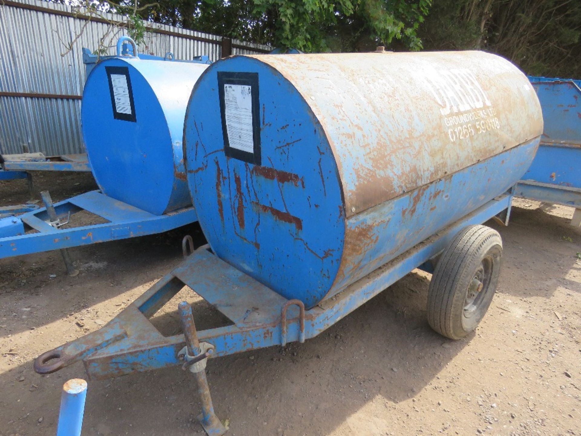 TRAILER ENGINEERING 250 GALLON / 1100 LITRE SINGLE AXLED BUNDED DIESEL BOWSER WITH HAND PUMP, HOSE A