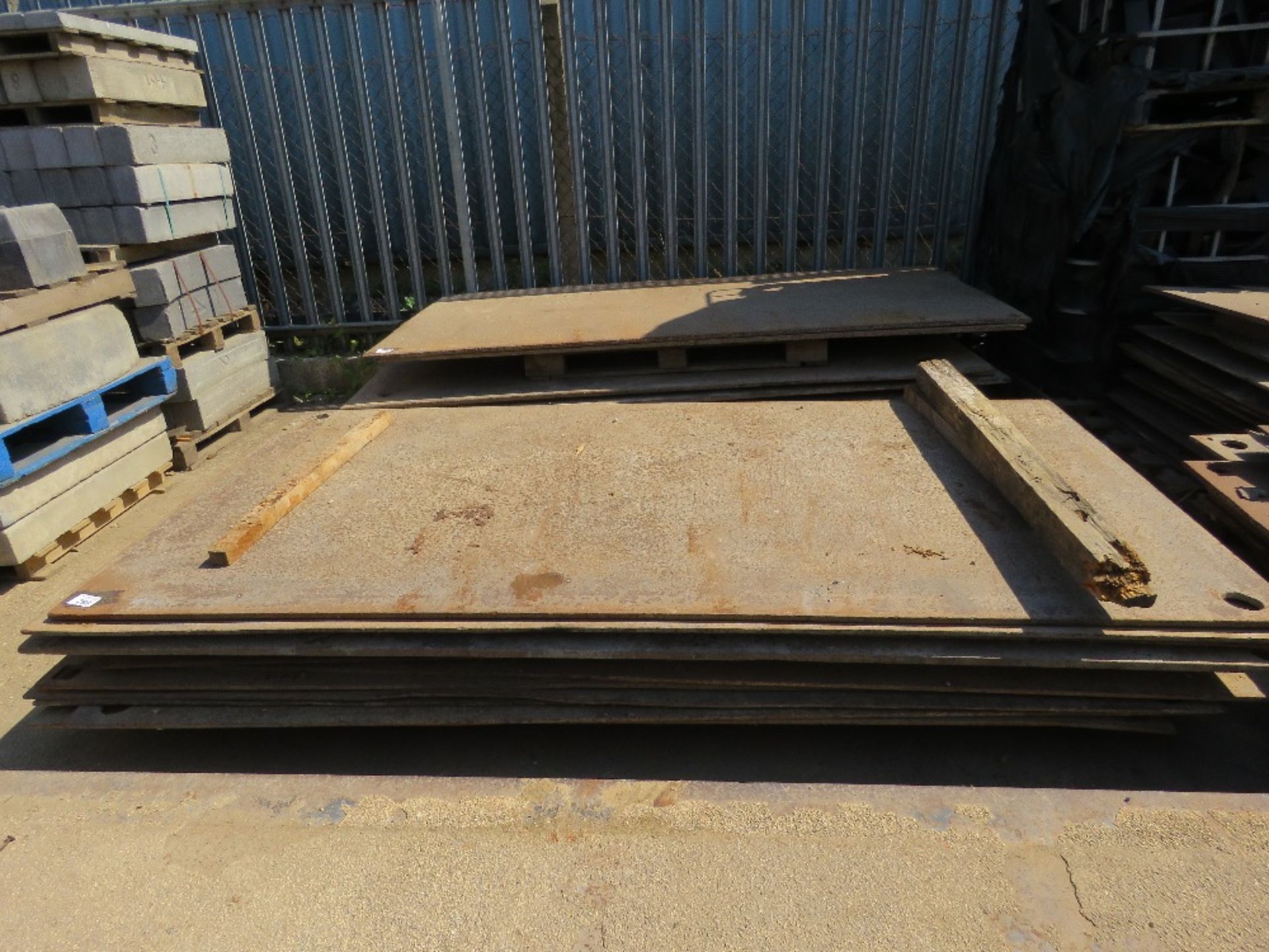 12 X STEEL ROAD PLATES. LOT LOCATION: SS13 1EF, BASILDON, ESSEX. - Image 4 of 4