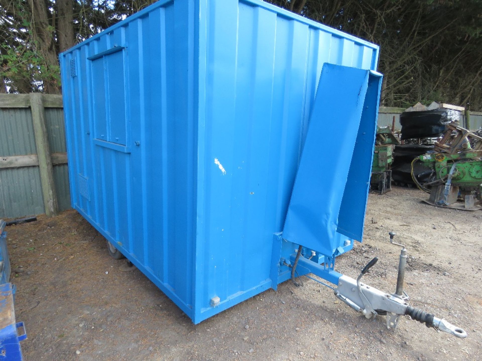 GROUNDHOG TOWED WELFARE UNIT WITH KITCHEN AREA, TOILET AND DRYING AREA PLUS A DIESEL GENERATOR. WHEN - Image 2 of 13