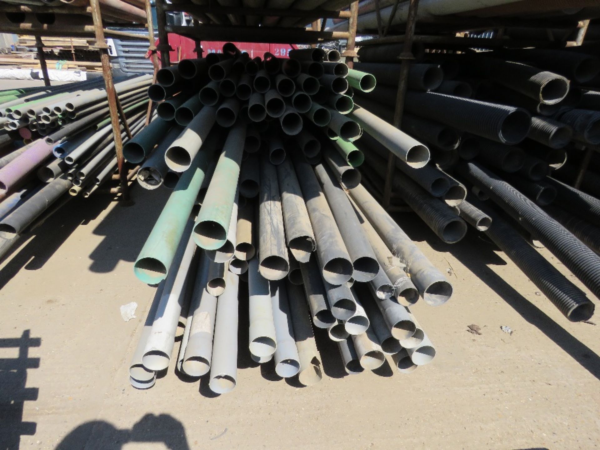 8 X LARGE STILLAGES OF PLASTIC DRAINAGE AND DUCTING PIPES. LOT LOCATION: SS13 1EF, BASILDON, ESSEX. - Image 6 of 14