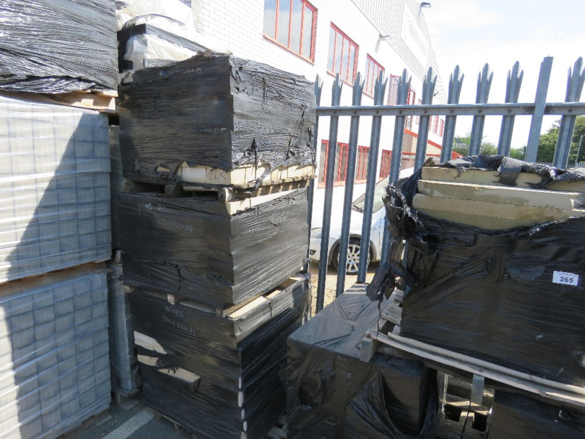 8 X PALLETS OF ASSORTED SANDSTONE BLOCKS/PAVERS AS SHOWN. LOT LOCATION: SS13 1EF, BASILDON, ESSEX. - Image 6 of 6