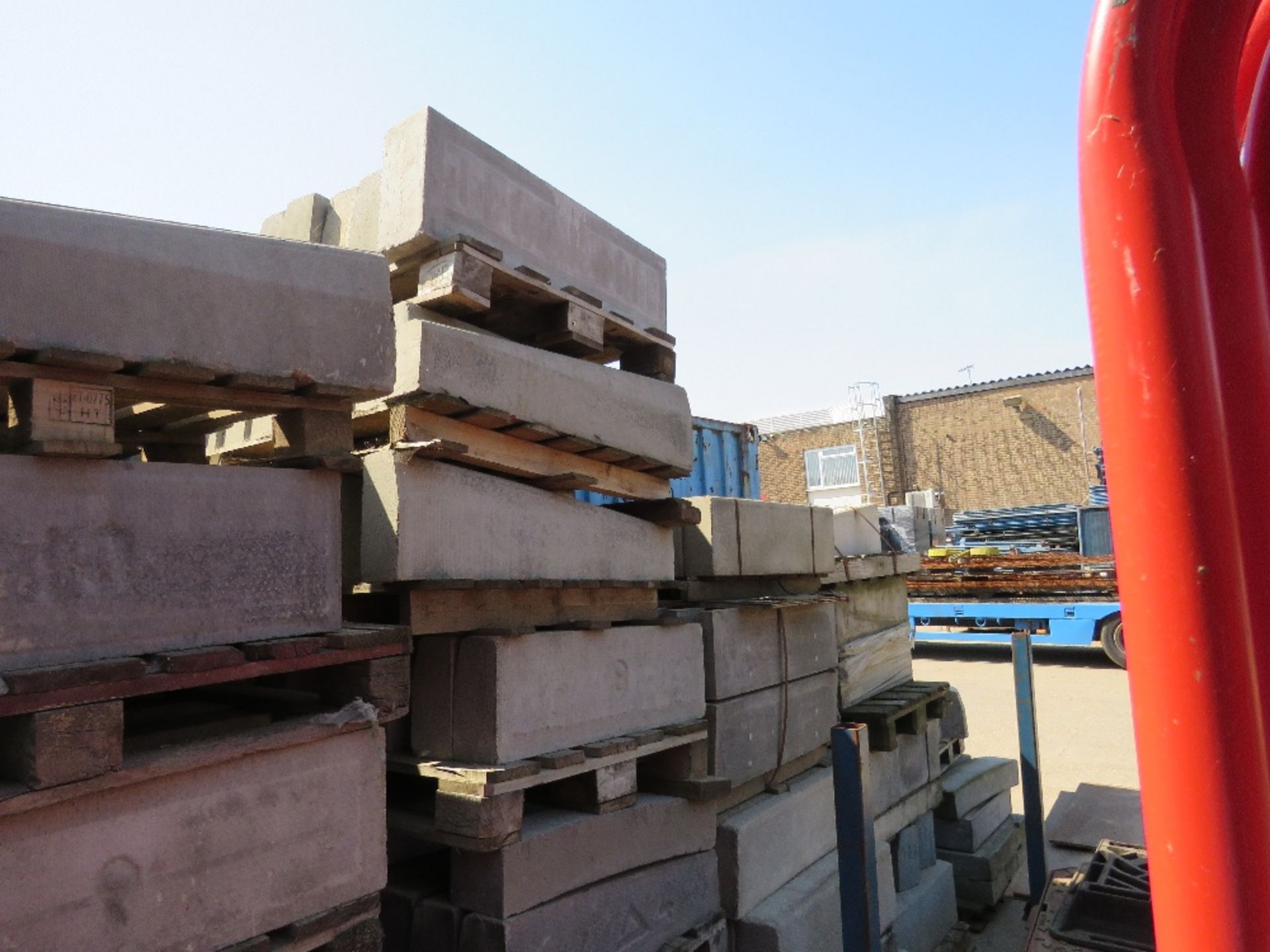 6 STACKS OF PALLETISED CONCRETE KERBS. LOT LOCATION: SS13 1EF, BASILDON, ESSEX. - Image 6 of 7