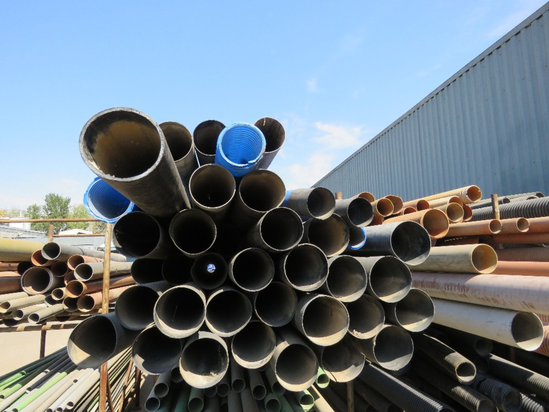 8 X LARGE STILLAGES OF PLASTIC DRAINAGE AND DUCTING PIPES. LOT LOCATION: SS13 1EF, BASILDON, ESSEX. - Image 7 of 14