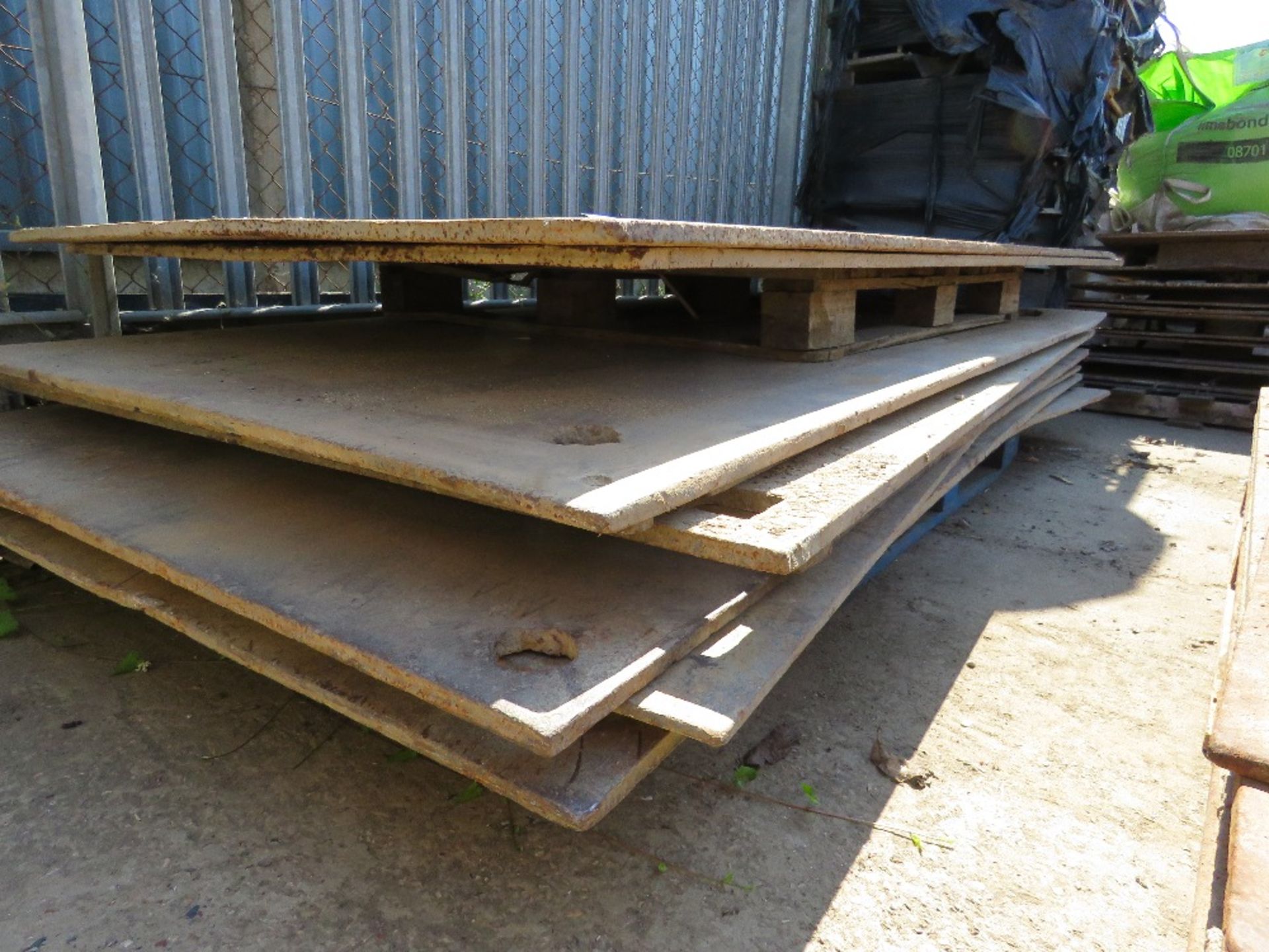 10 X STEEL ROAD PLATES. LOT LOCATION: SS13 1EF, BASILDON, ESSEX.