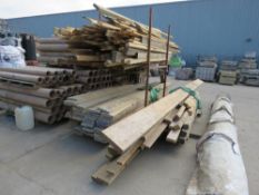 2 X STILLAGES AND A PALLET CONTAINING SCAFFOLD BOARDS AND ASSORTED TIMBERS. LOT LOCATION: SS13 1EF,