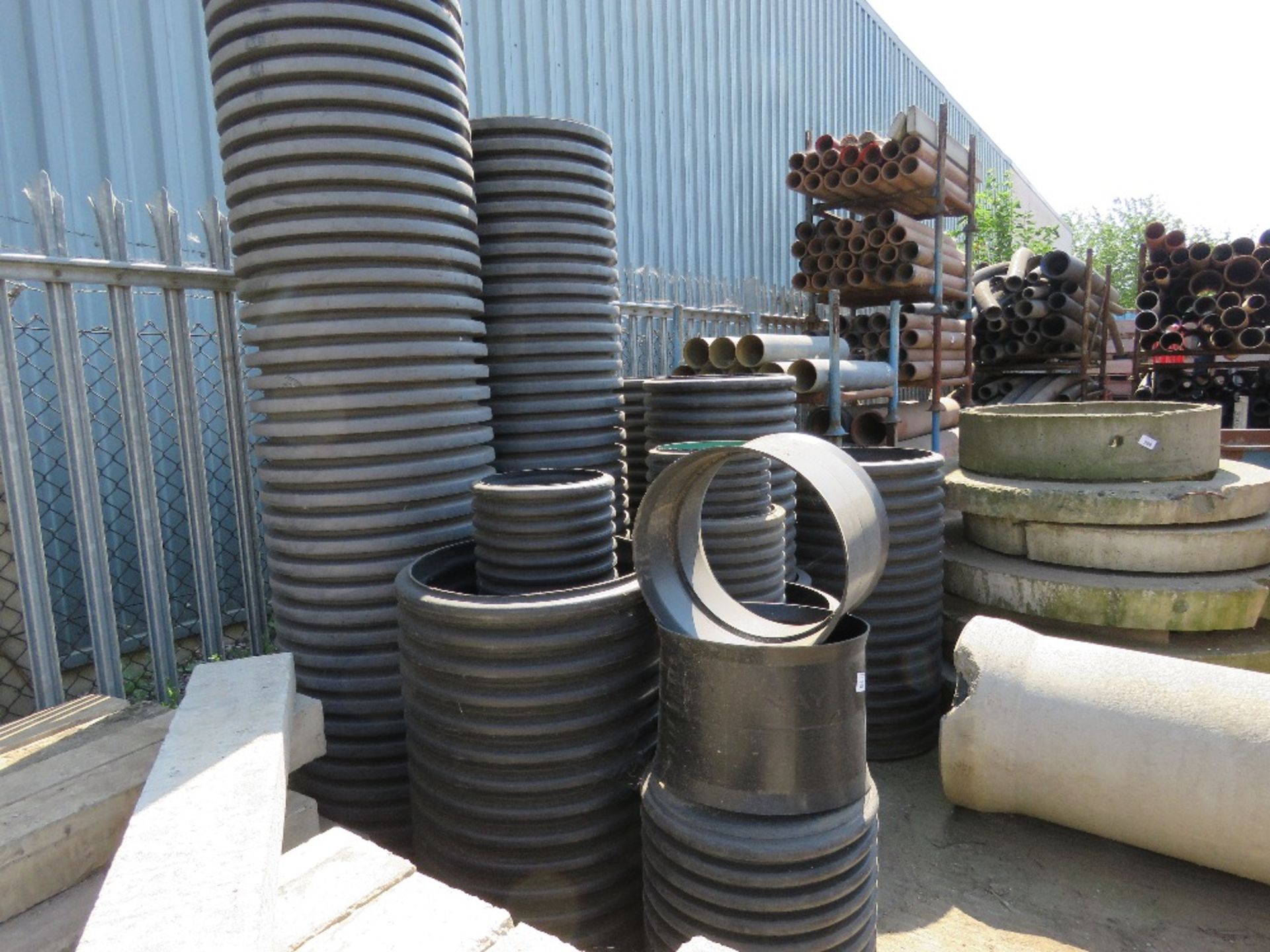 LARGE BORE PLASTIC CULVERT PIPES. LOT LOCATION: SS13 1EF, BASILDON, ESSEX. - Image 4 of 4