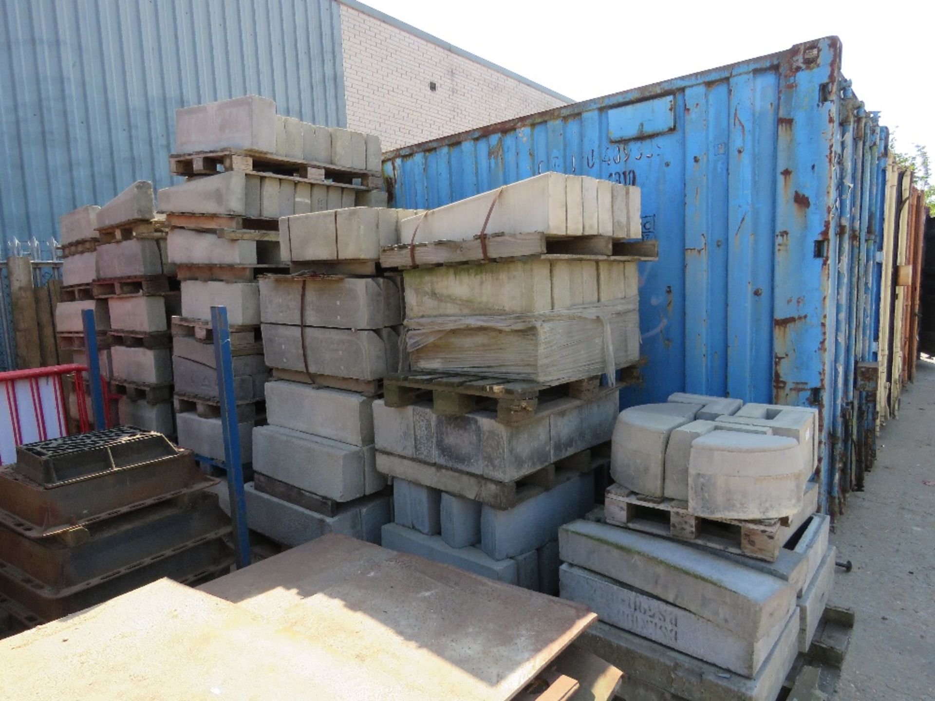 6 STACKS OF PALLETISED CONCRETE KERBS. LOT LOCATION: SS13 1EF, BASILDON, ESSEX. - Image 3 of 7