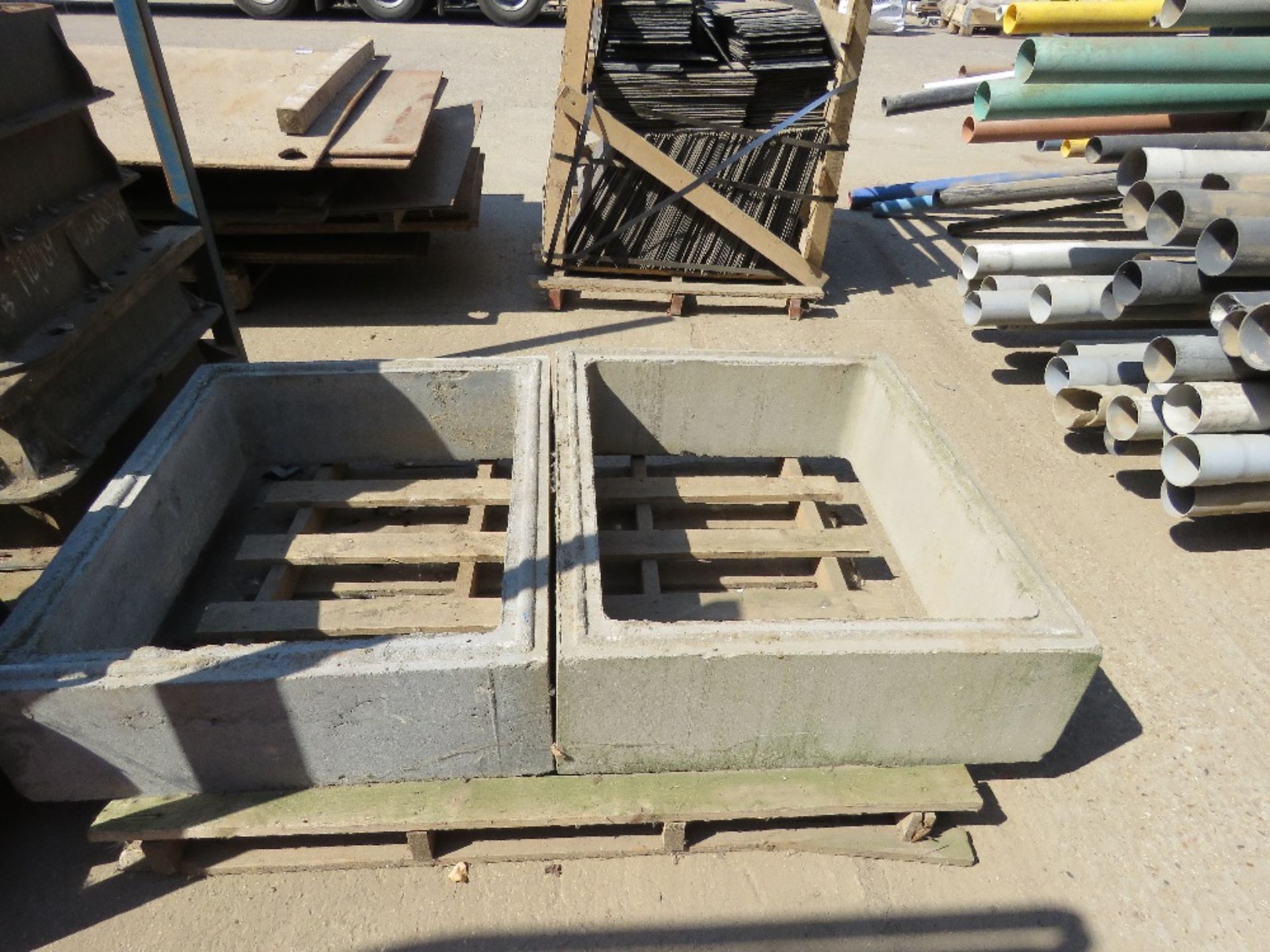 STILLAGE OF HEAVY DUTY CAST IRON MANHOLE COVERS PLUS 2 X CONCRETE SECTIONS. LOT LOCATION: SS13 1EF, - Image 5 of 5