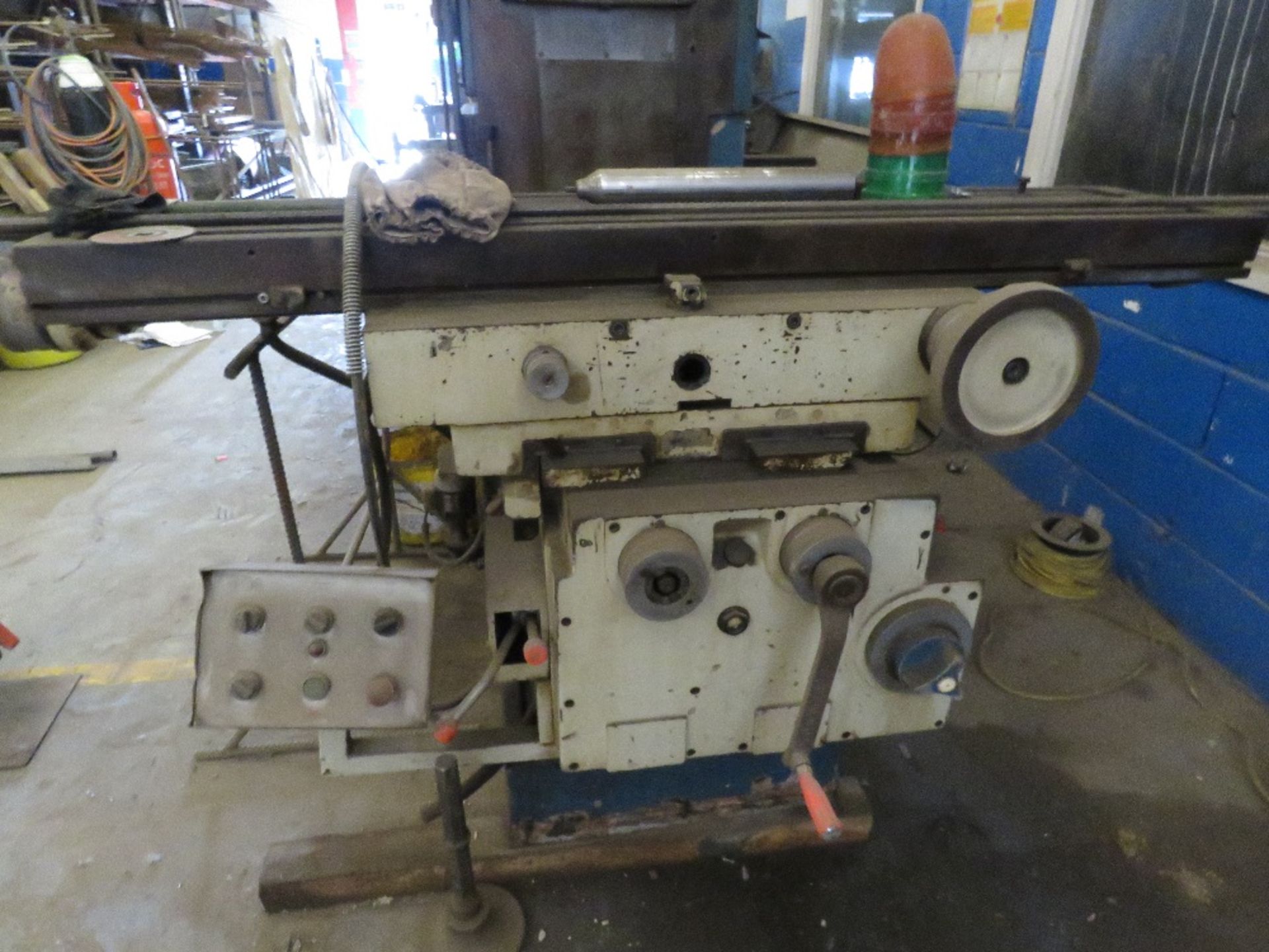 INDUMA UNIVERSAL MILLING MACHINE. LOT LOCATION: SS13 1EF, BASILDON, ESSEX. THIS LOT IS SOLD UNDER - Image 8 of 10