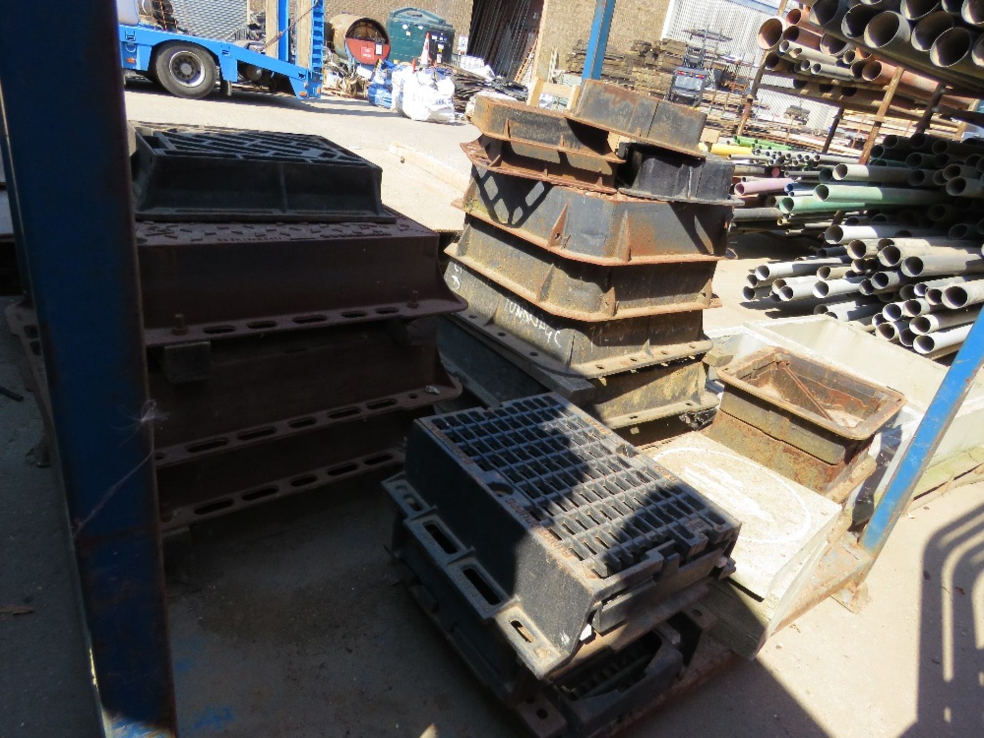 STILLAGE OF HEAVY DUTY CAST IRON MANHOLE COVERS PLUS 2 X CONCRETE SECTIONS. LOT LOCATION: SS13 1EF, - Image 2 of 5