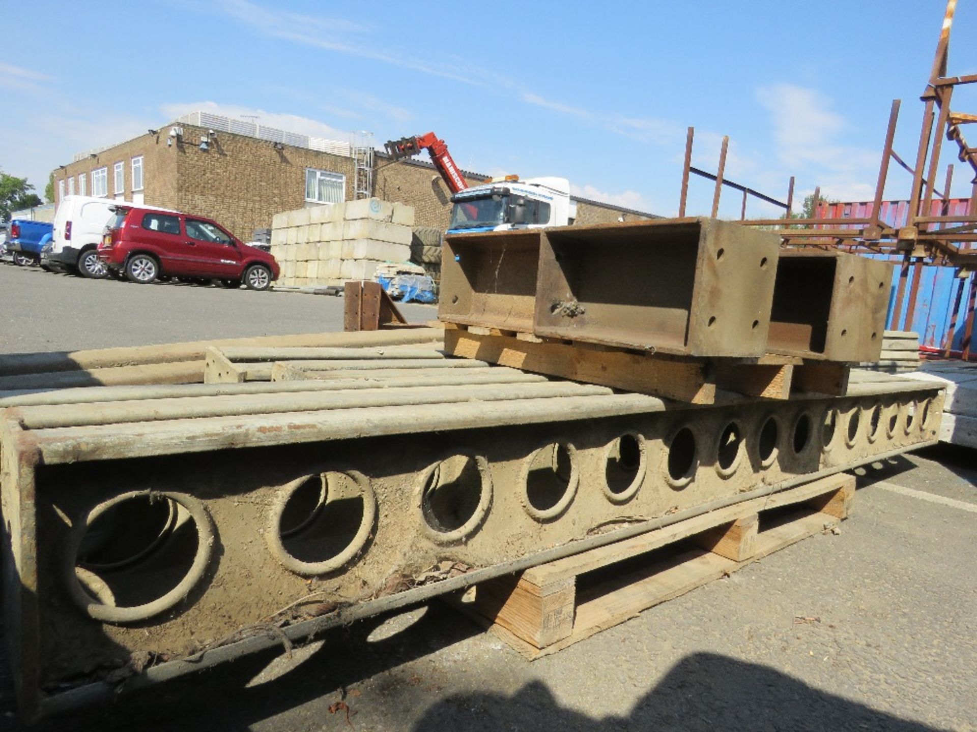 2 X PALLETS OF STEEL FORMWORK BEAMS. LOT LOCATION: SS13 1EF, BASILDON, ESSEX. - Image 4 of 4