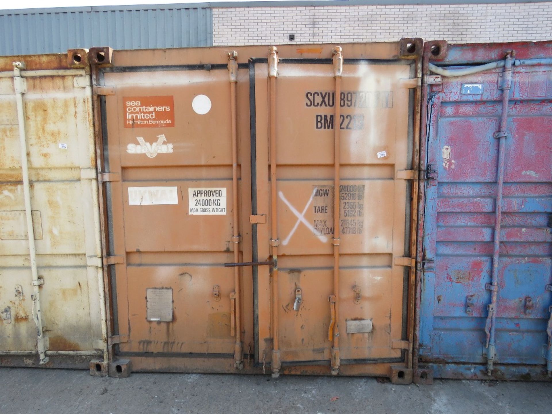 STEEL STORAGE CONTAINER, 20FT LENGTH. SOLD WITH CONTENTS AS SHOWN. LOT LOCATION: SS13 1EF, BASILDON,