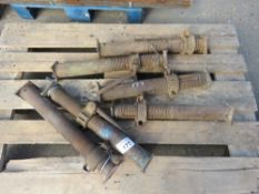 6 X SHORT REACH TRENCH SUPPORT PROPS. LOT LOCATION: SS13 1EF, BASILDON, ESSEX.
