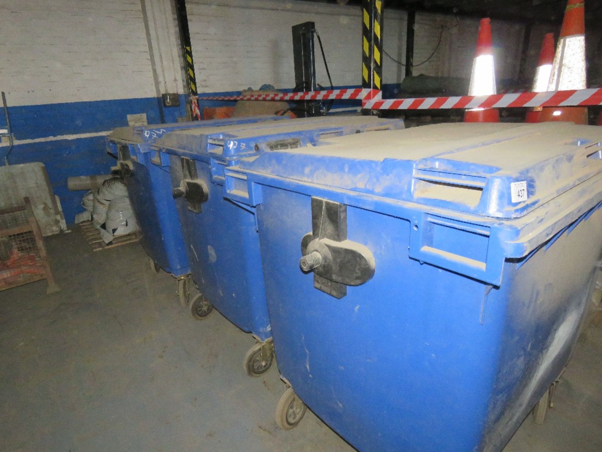 3 X LARGE BLUE WASTE BINS CONTAINING SAND PAPER. LOT LOCATION: SS13 1EF, BASILDON, ESSEX. - Image 6 of 6
