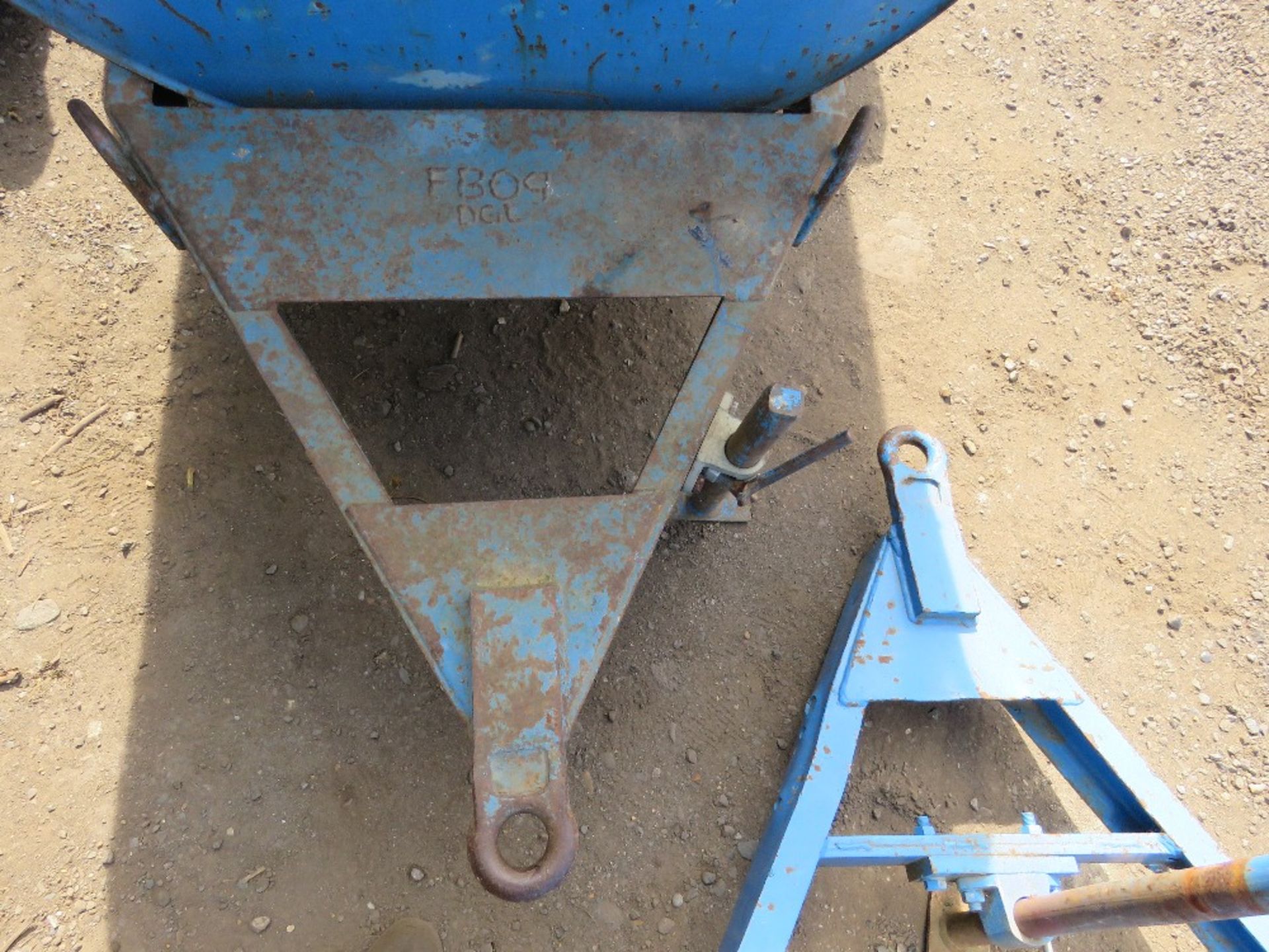 TRAILER ENGINEERING 250 GALLON / 1100 LITRE SINGLE AXLED BUNDED DIESEL BOWSER WITH HAND PUMP, HOSE A - Image 3 of 6