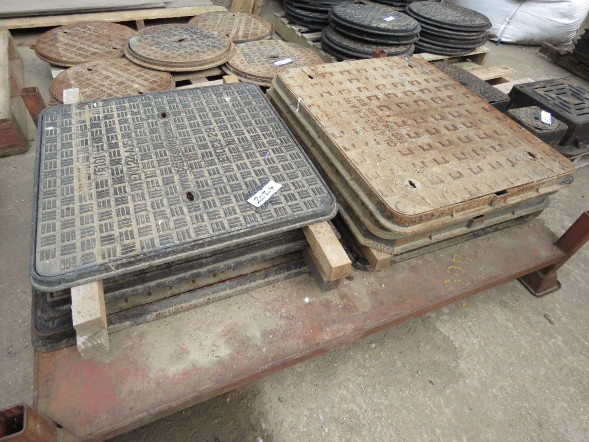 7 X SQUARE CAST MANHOLE ASSEMBLIES. LOT LOCATION: EMERALD HOUSE, SWINBORNE ROAD, SS13 1EF, BASILDO