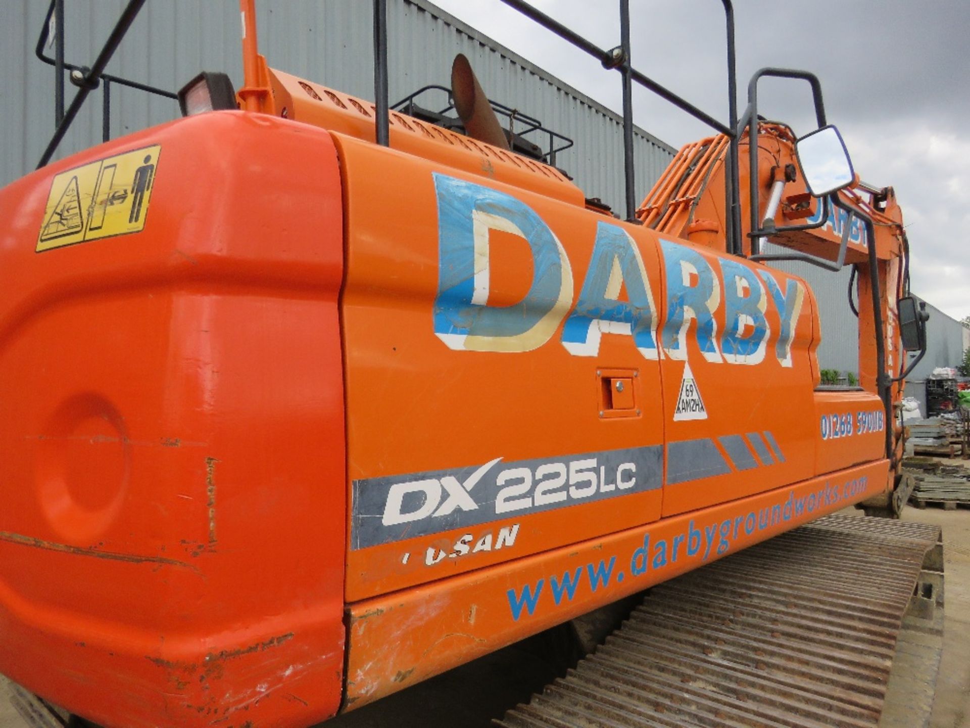 DOOSAN DX225LC-3 STEEL TRACKED EXCAVATOR 2016 BUILD. Non adblue!! only 10% plus vat BP on this lot - Image 14 of 16