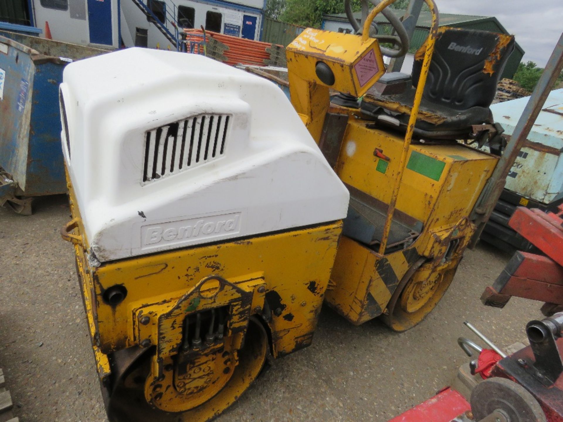 BENFORD TV800 DOUBLE DRUM ROLLER. BEEN STANDING FOR MANY YEARS. WHEN TESTED WAS SEEN TO RUN BUT NOT - Image 2 of 6