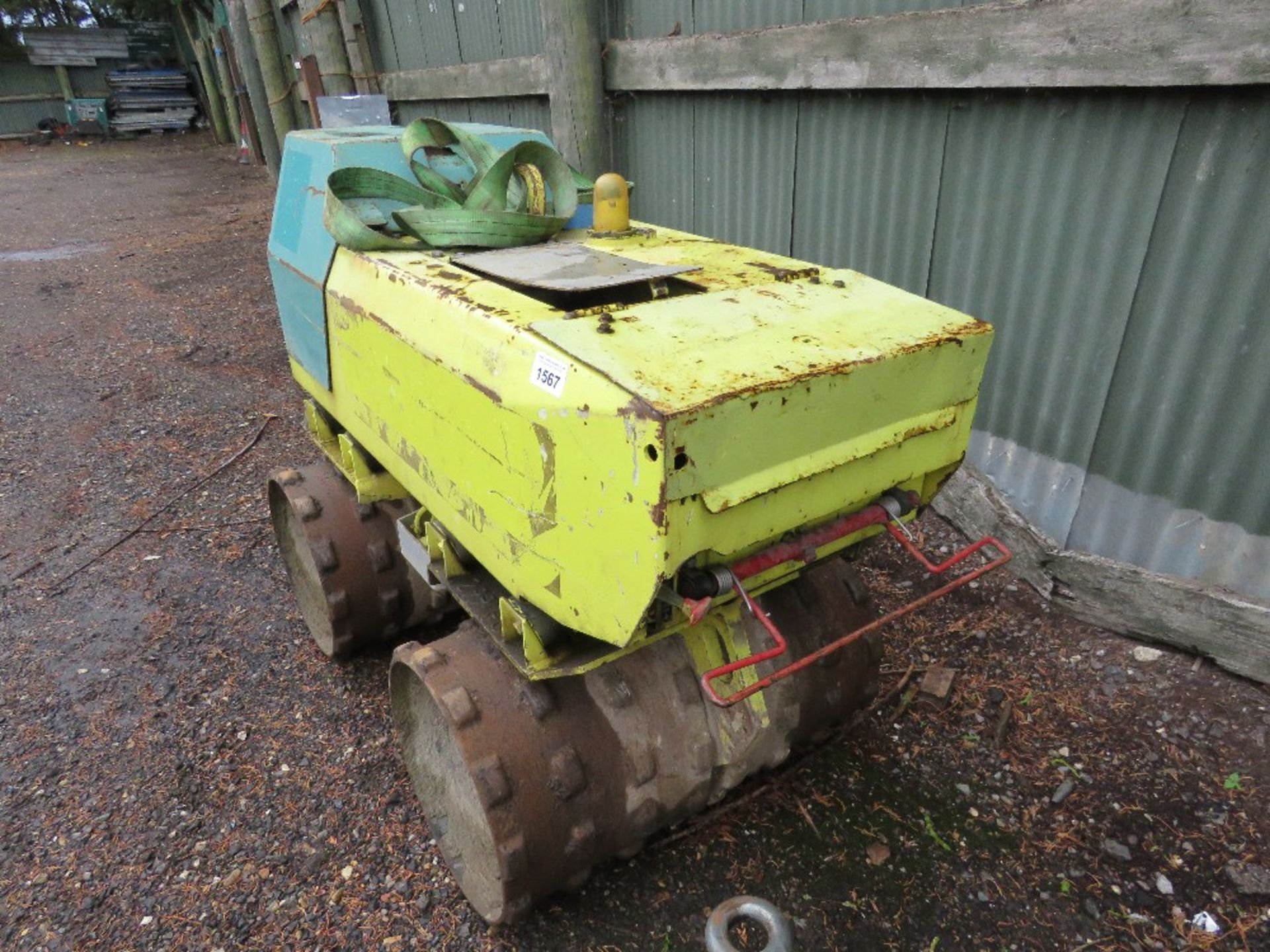 AMMANN DOUBLE DRUM SHEEPSFOOT ROLLER. WHEN TESTED WAS SEEN TO RUN, DRIVE AND VIBE (NO REMOTE CONTROL - Image 4 of 6