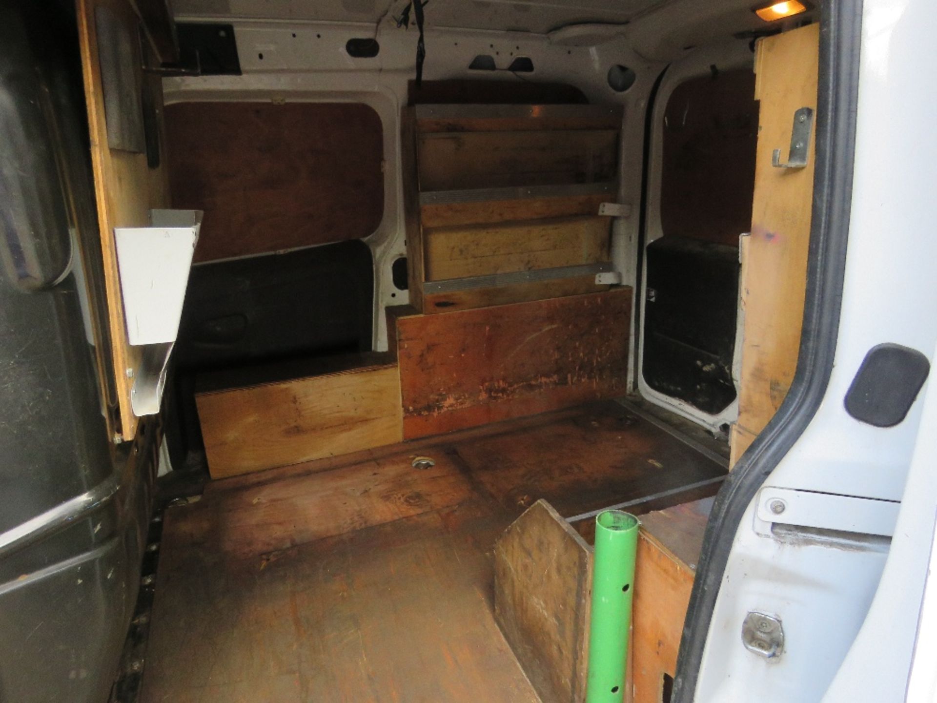 VAUXHALL COMBI PANEL VAN REG: FP64 HTD WITH V5, TESTED UNTIL 30TH OCTOBER 2022. ONE OWNER, OWNED FRO - Image 8 of 11