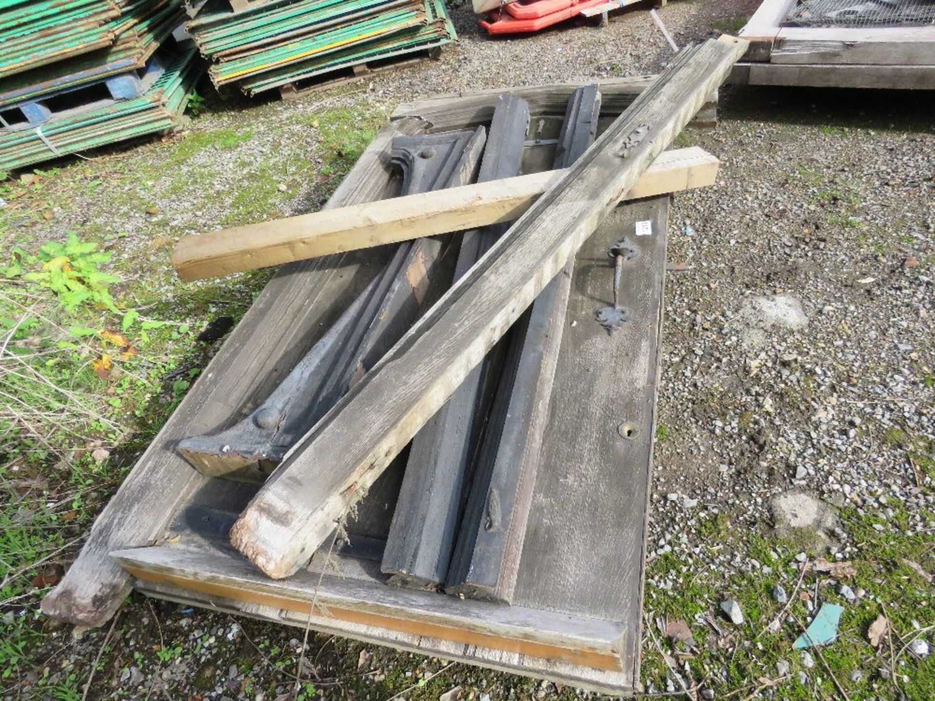 HARDWOOD VINTAGE WOODEN FRAME WITH DOOR, 1.2M WIDE X 2M HEIGHT EXTERNAL FRAME APPROX. THIS LOT IS - Image 2 of 5