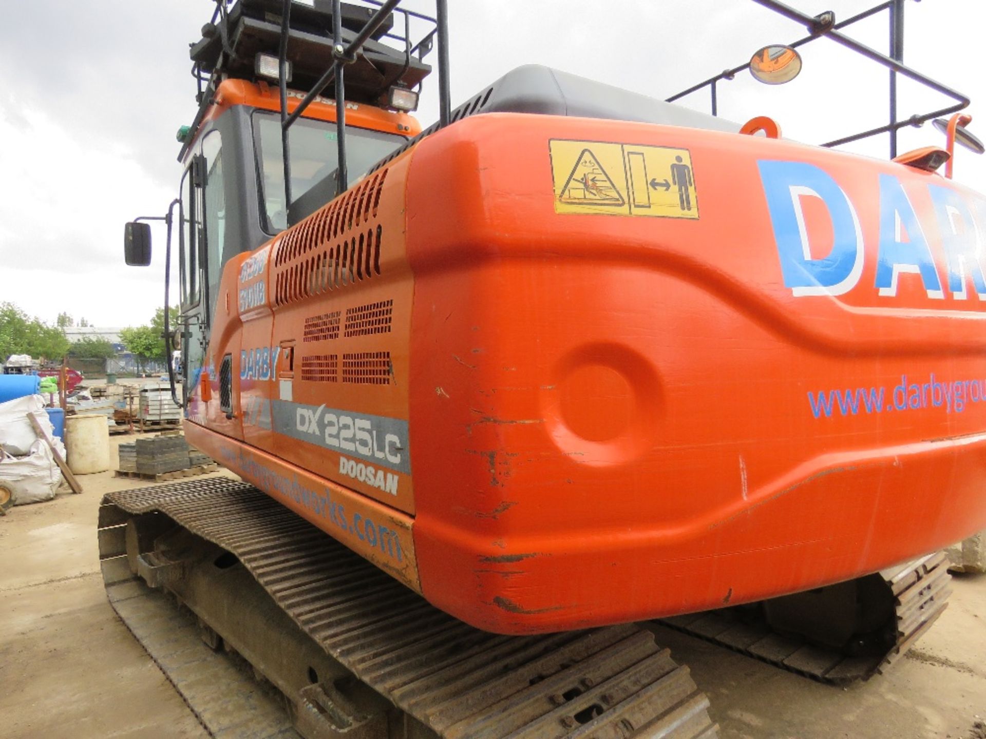 DOOSAN DX225LC-3 STEEL TRACKED EXCAVATOR 2016 BUILD. Non adblue!! only 10% plus vat BP on this lot - Image 13 of 16