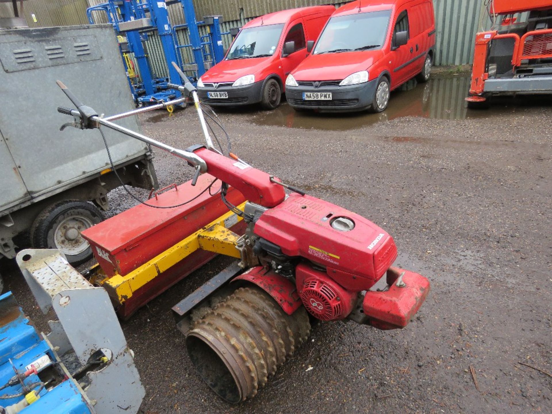 BLEC CP36 SEEDER UNIT MOUNTED ON HONDA F660 DRIVE UNIT, SOURCED FROM LIQUIDATION. NO PULL CORD SO UN - Image 3 of 6