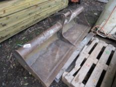 5FT WIDE GRADING EXCAVATOR BUCKET FOR REPAIR.