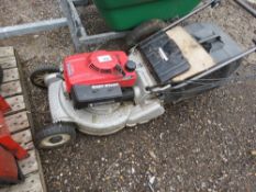 HONDA MOWER WITH COLLECTOR. THIS LOT IS SOLD UNDER THE AUCTIONEERS MARGIN SCHEME, THEREFORE NO VAT W