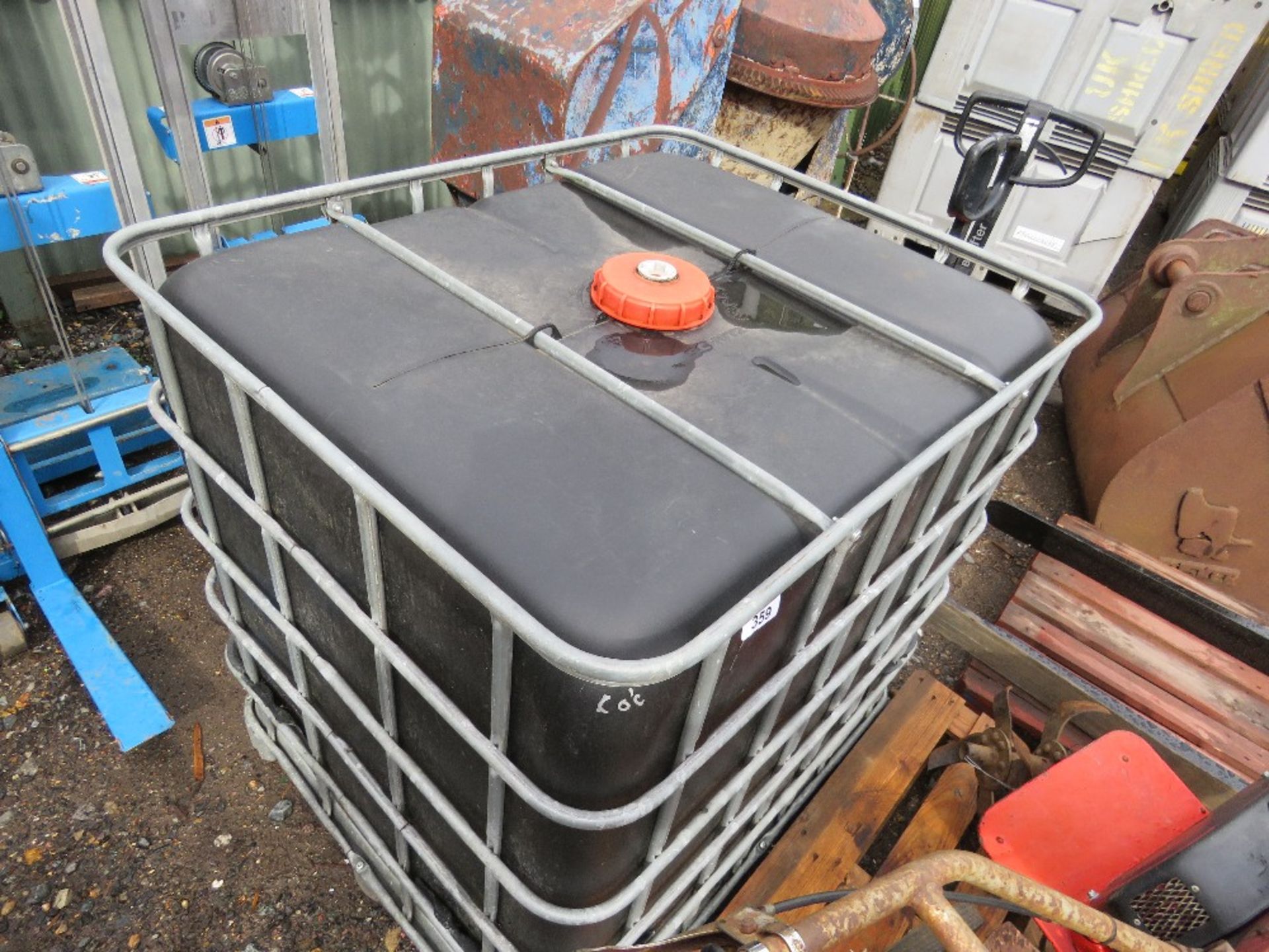 IBC STORAGE CONTAINER ON PALLET. THIS LOT IS SOLD UNDER THE AUCTIONEERS MARGIN SCHEME, THEREFORE NO - Image 2 of 2