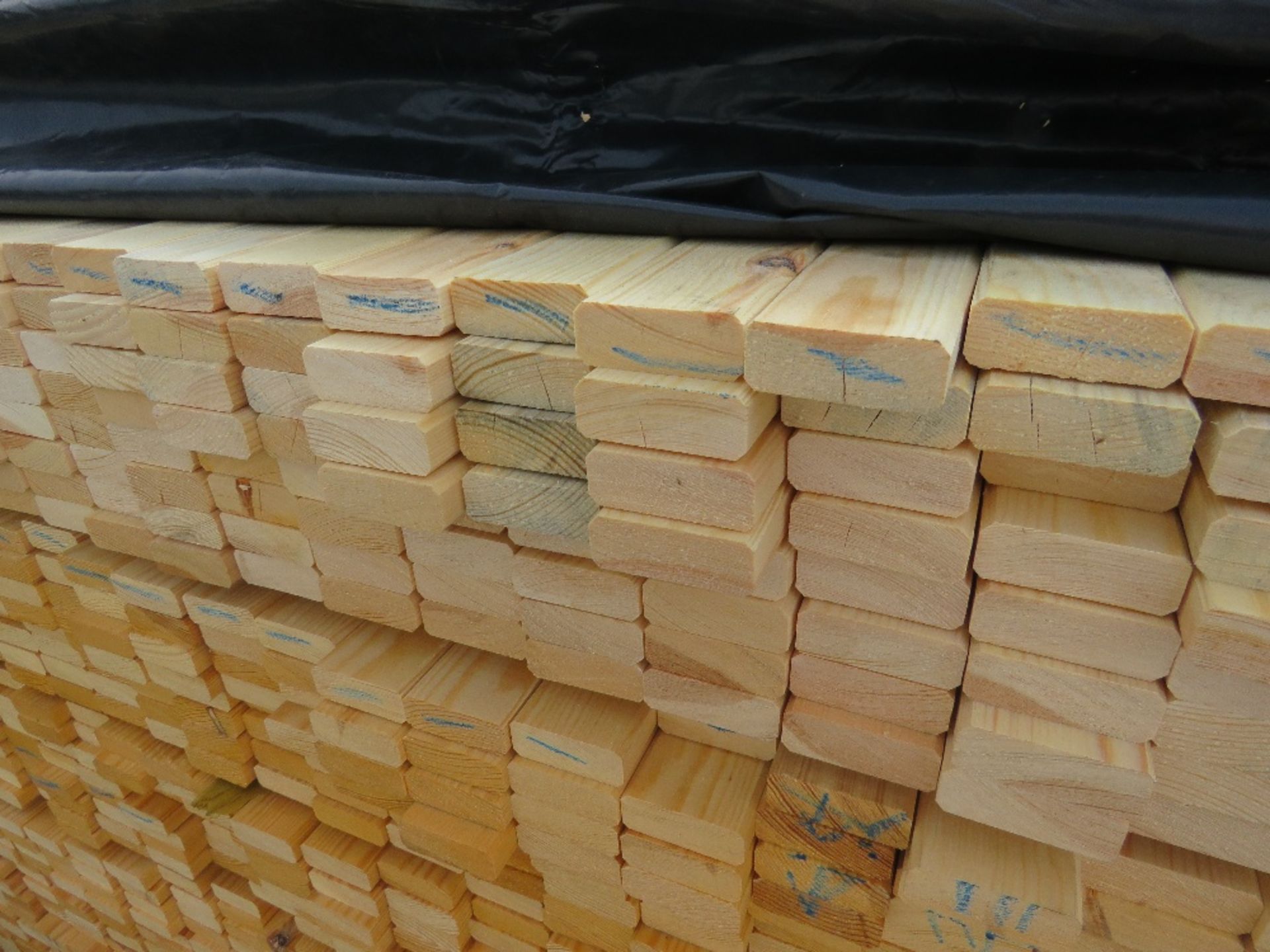 EXTRA LARGE PACK OF UNTREATED VENETIAN TIMBER SLATS 1.74METRE LENGTH X 45MM X 18MM APPROX. - Image 2 of 3