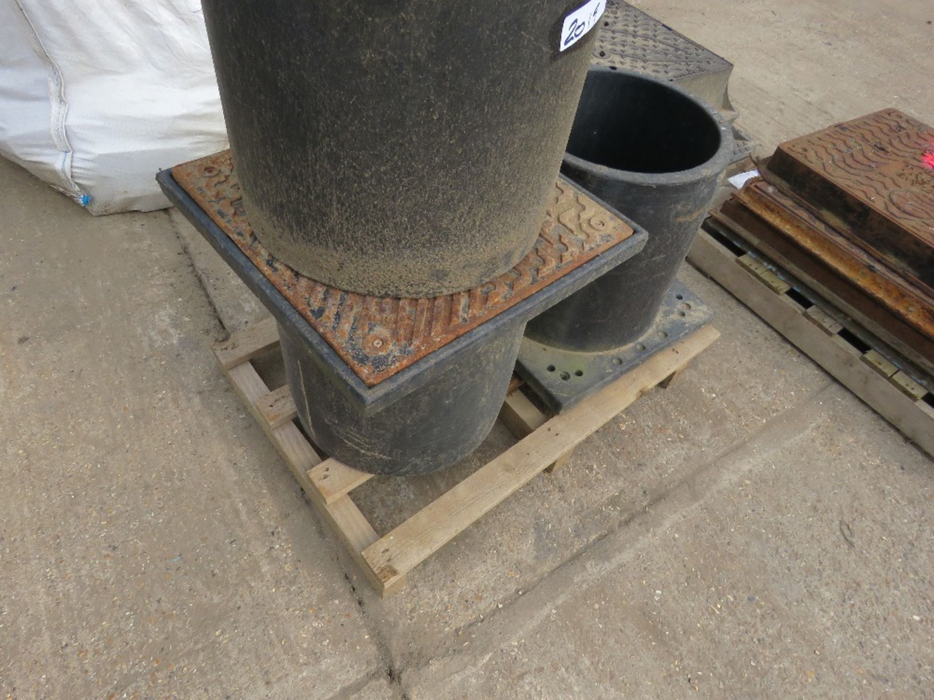 4 X ROUND MANHOLE TUBES WITH TOPS, PLASTIC. LOT LOCATION: EMERALD HOUSE, SWINBORNE ROAD, SS13 1EF, - Image 2 of 3