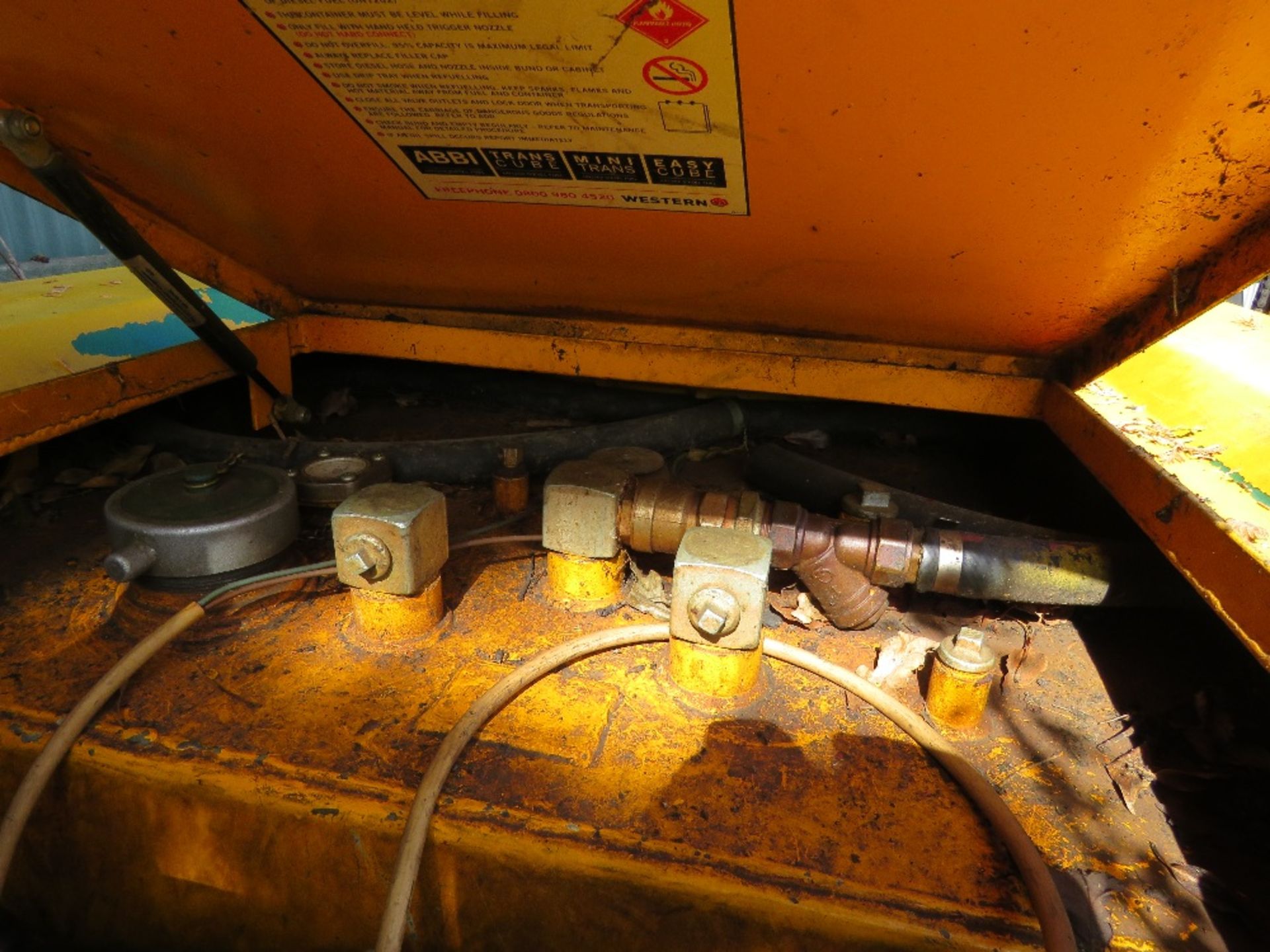TRANSCUBE TOWED DIESEL BOWSER WITH ELECTRIC PUMP, YEAR 2006. - Image 3 of 6