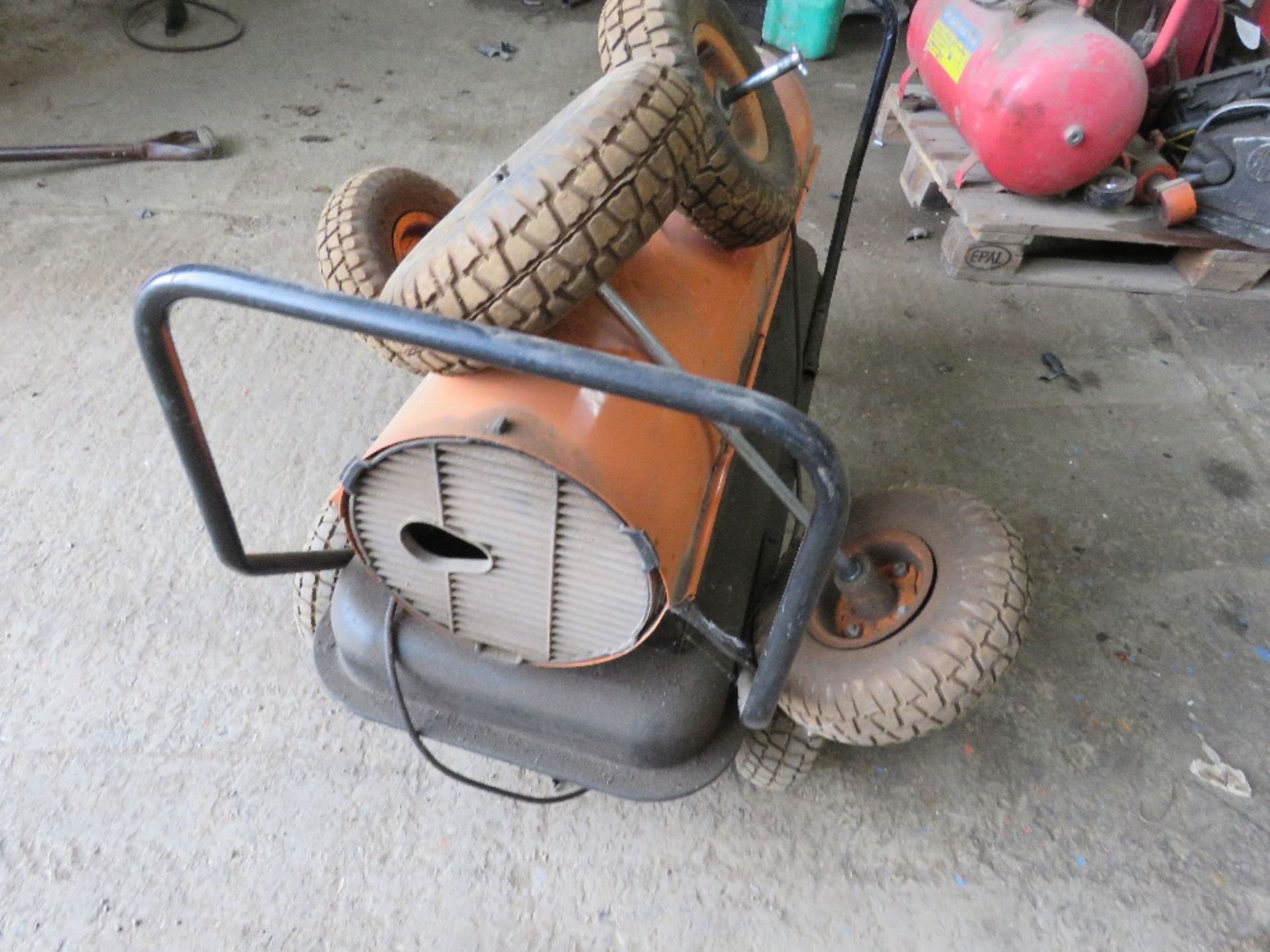 240VOLT HEATER WITH SPARE AXLE. LOT LOCATION: EMERALD HOUSE, SWINBORNE ROAD, SS13 1EF, BASILDON, E - Image 3 of 3