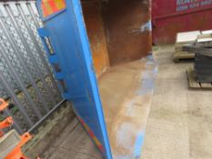 CHAIN LIFT SKIP LITTLE USED. LOT LOCATION: SS13 1EF, BASILDON, ESSEX.