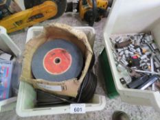 BOX OF GRINDING DISCS AND WHEELS.