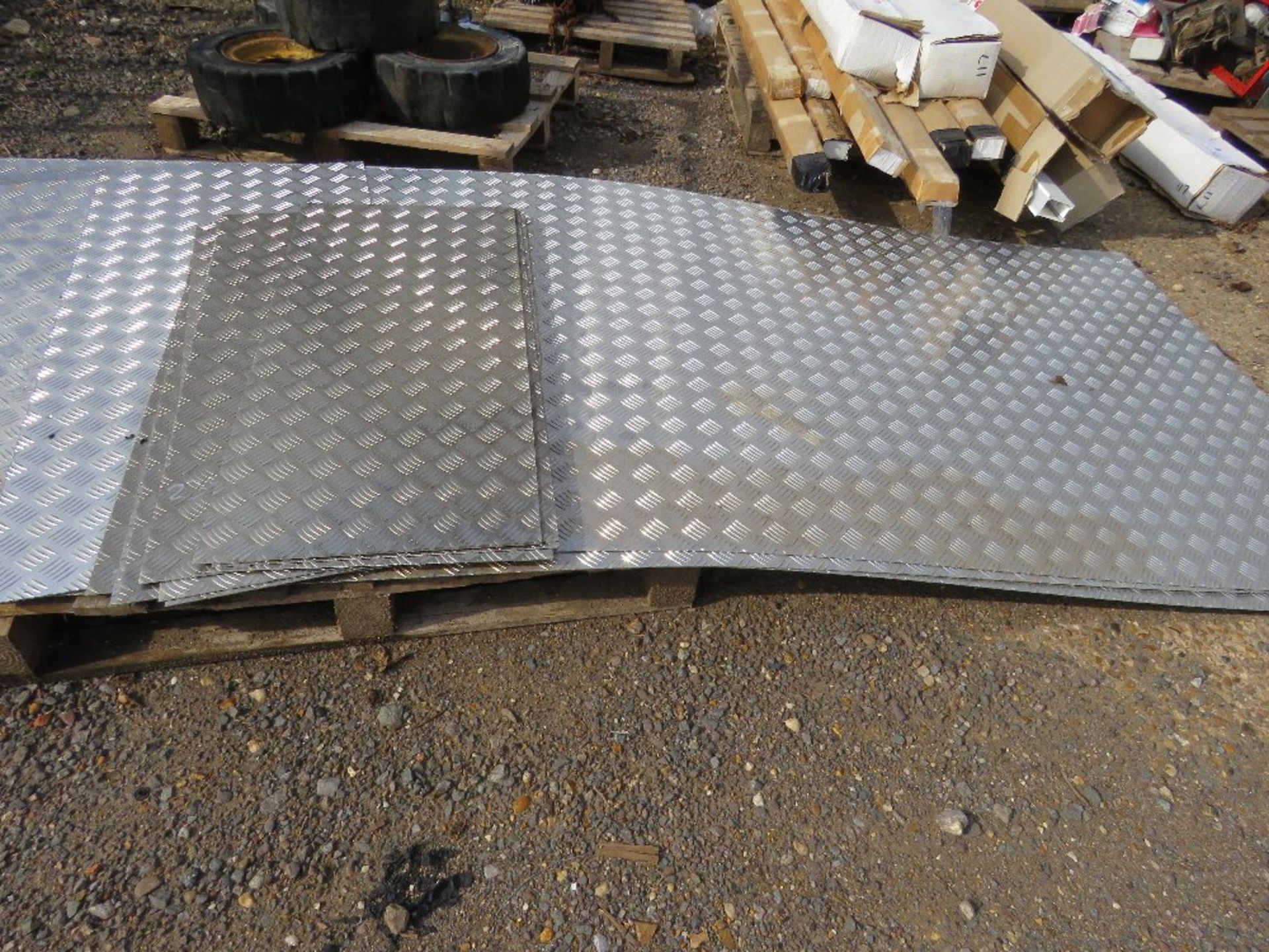 3 X ALUMINIUM CHEQUER PLATE SHEETS PLUS OFFCUTS, PRE USED. THIS LOT IS SOLD UNDER THE AUCTIONEERS MA - Image 2 of 3