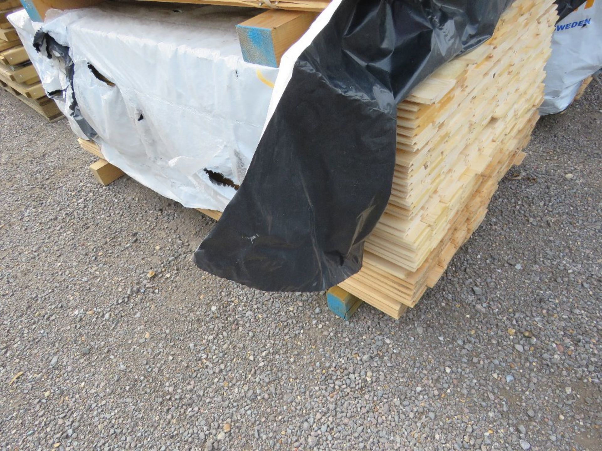 SMALL PACK OF UNTREATED SHIPLAP TIMBER BOARDS 1.75METRE LENGTH X 95MM APPROX. - Bild 2 aus 3