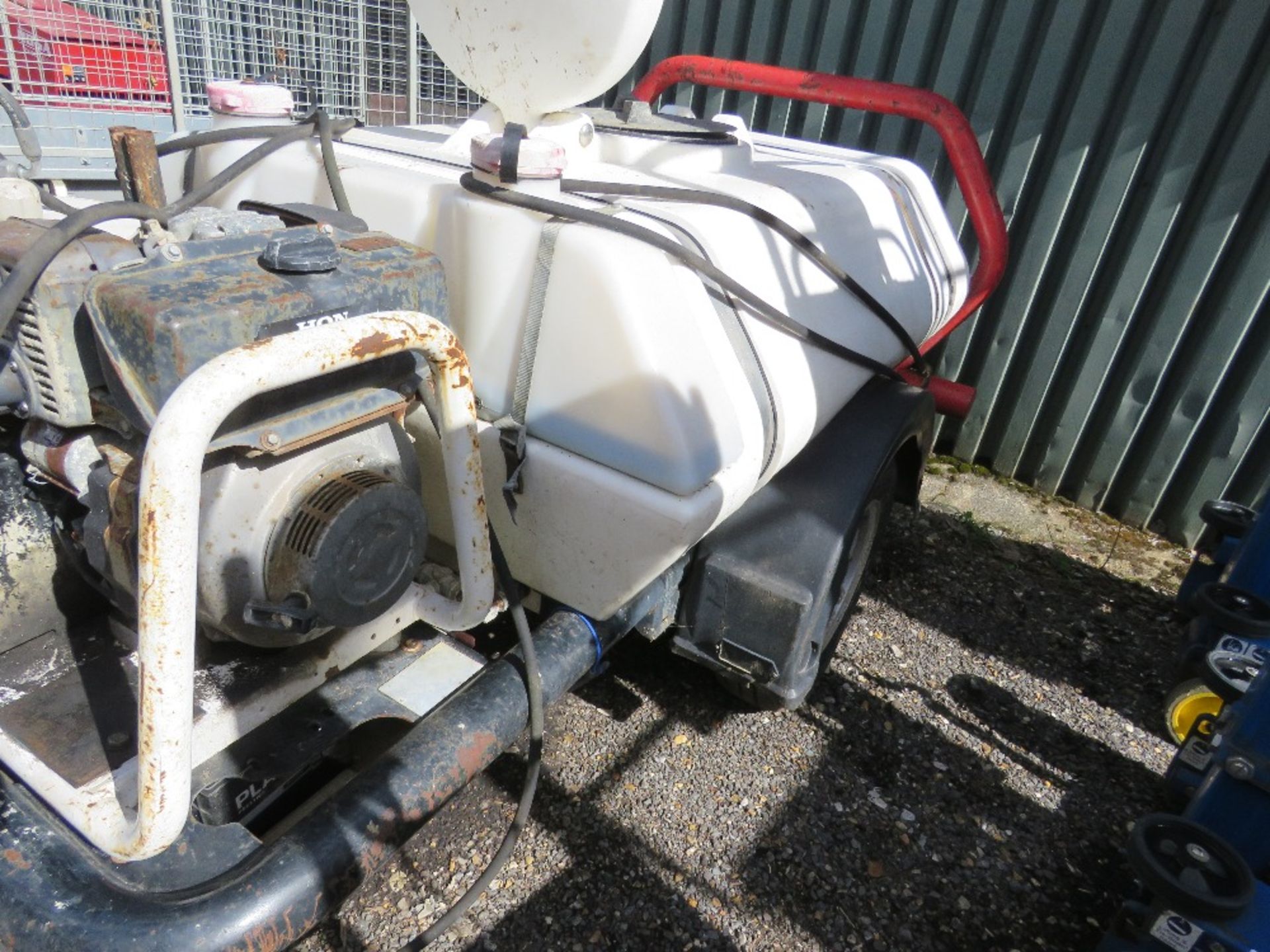 BRENDON POWER WASHER BOWSER WITH HONDA DIESEL ENGINE. REQUIRES A LANCE. WHEN TESTED WAS SEEN TO RUN - Image 4 of 7