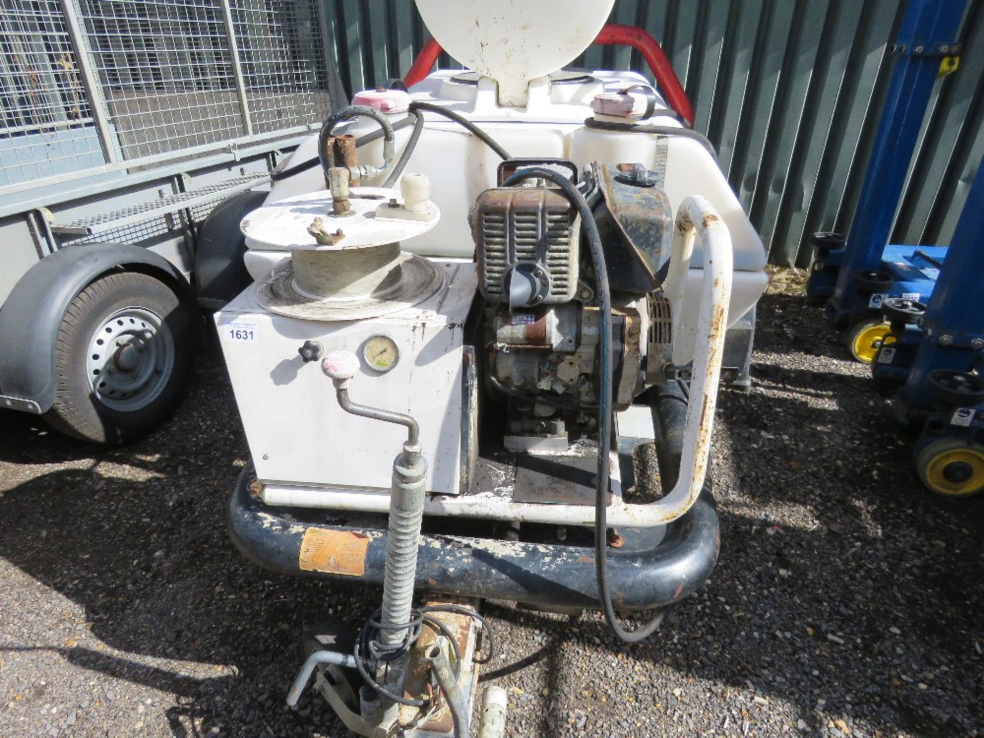 BRENDON POWER WASHER BOWSER WITH HONDA DIESEL ENGINE. REQUIRES A LANCE. WHEN TESTED WAS SEEN TO RUN - Image 3 of 7