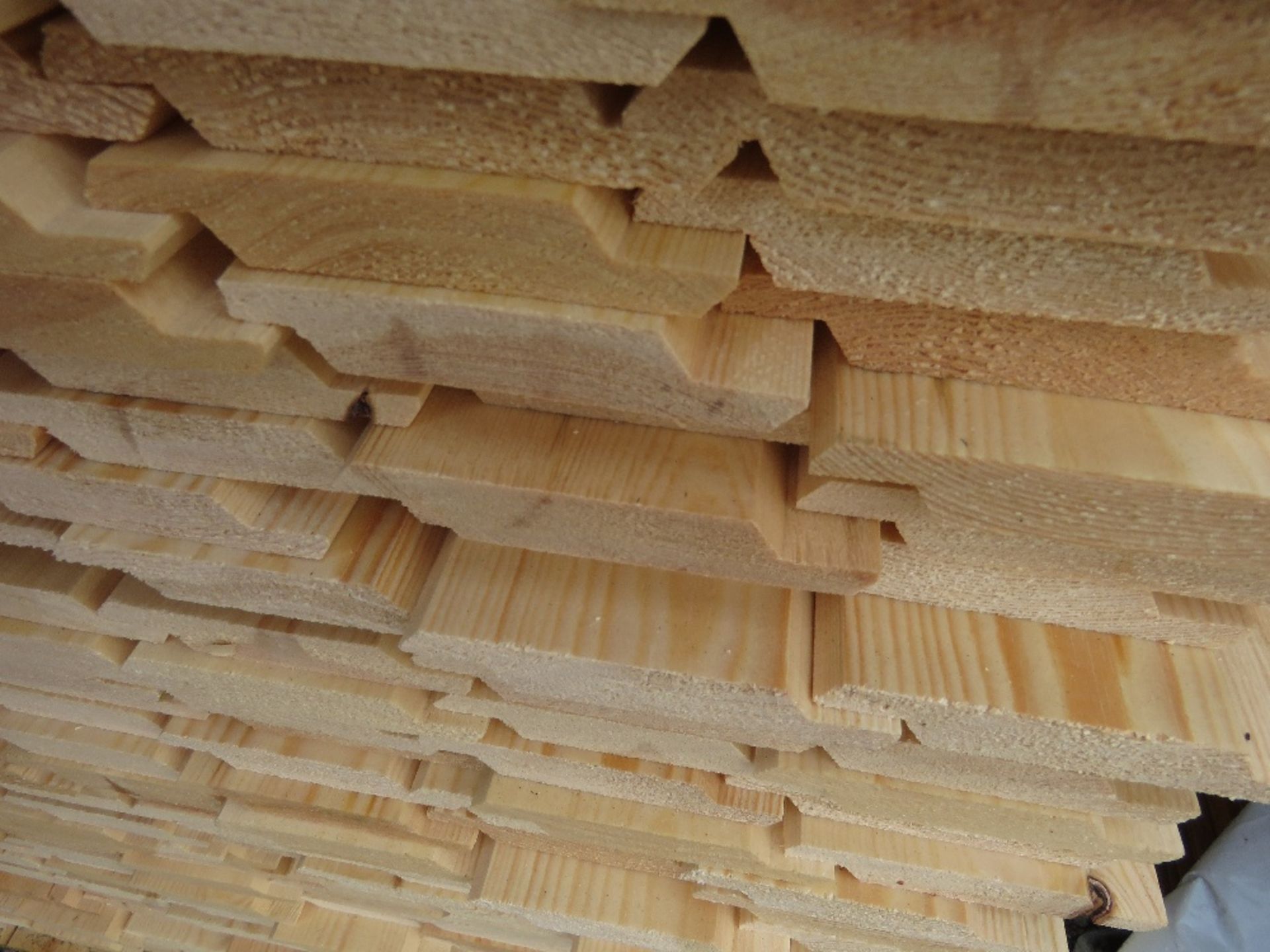 EXTRA LARGE PACK OF UNTREATED SHIPLAP TIMBER BOARDS 1.73METRE LENGTH X 95MM APPROX. - Bild 3 aus 3
