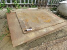 6 X SMALL SIZED STEEL ROAD PLATES/ MANHOLE PLATE COVERS. LOT LOCATION: EMERALD HOUSE, SWINBORNE RO