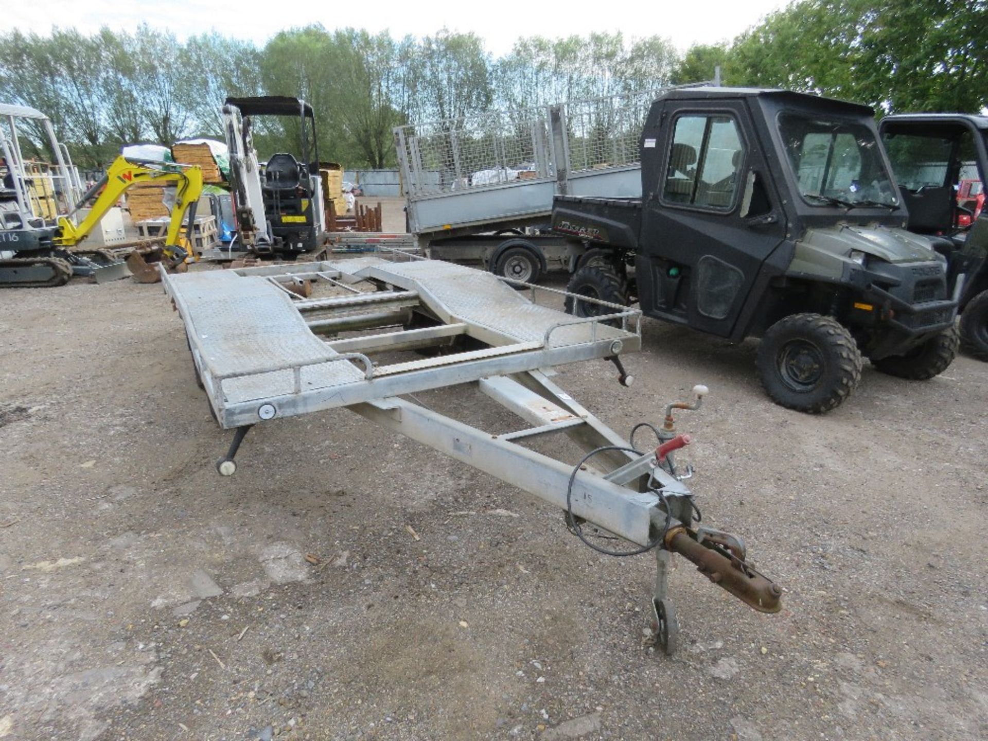 HEAVY DUTY TWIN AXLED VEHICLE TRANSPORT TRAILER, NO RAMPS, 12FT BED APPROX, 2.6TONNE RATED. - Image 2 of 7