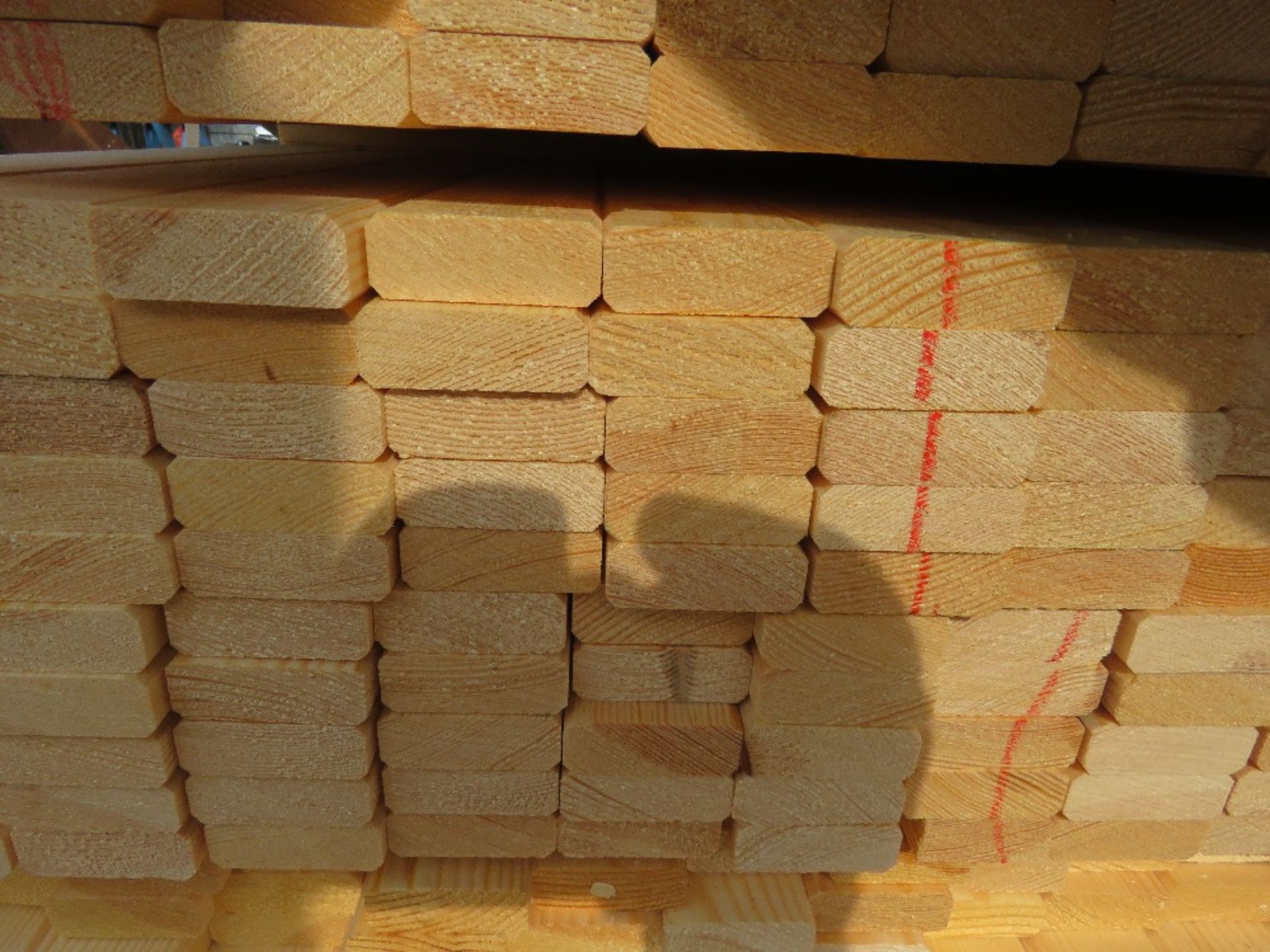 PACK OF UNTREATED VENETIAN SLATS 1.83 METRE LENGTH X 45MM X 18MM APPROX. - Image 3 of 4