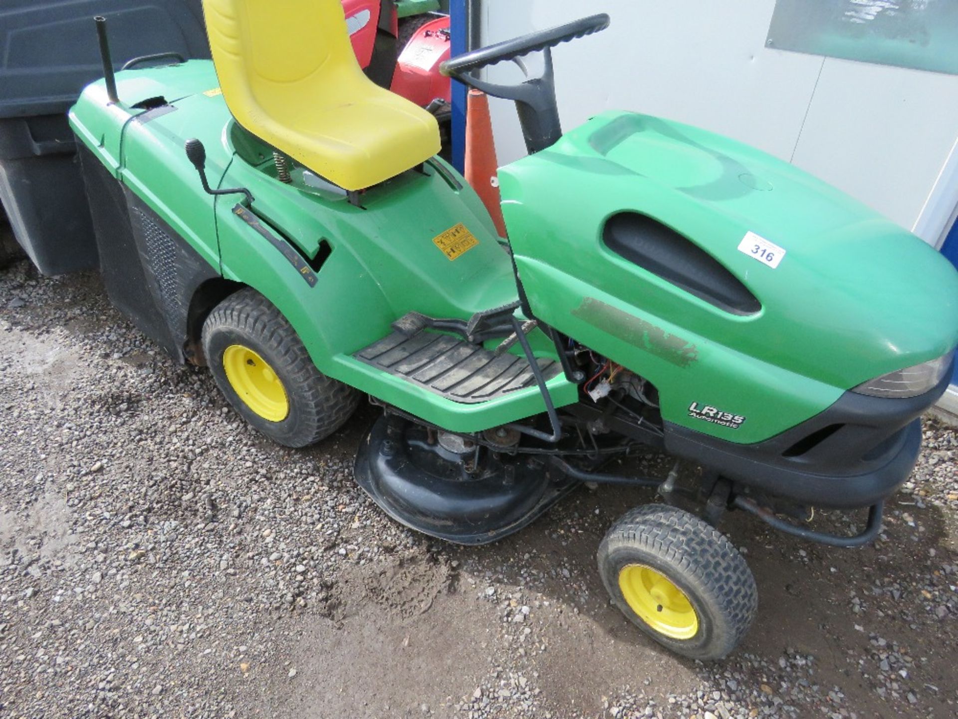 JOHN DEERE LR135 PETROL ENGINED HYDRO RIDE ON MOWER WITH COLLECTOR. WHEN TESTED WAS SEEN TO START AN
