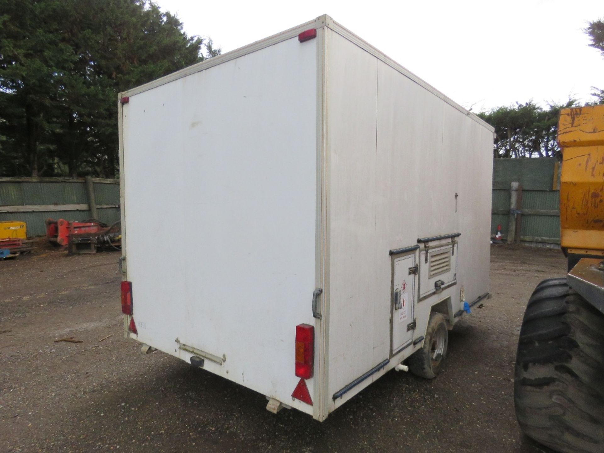 TOWED DECONTAMINATION UNIT, 12FT LENGTH APPROX. (CONTENTS SHOWN IN IMAGES NOT INCLUDED) - Image 5 of 11