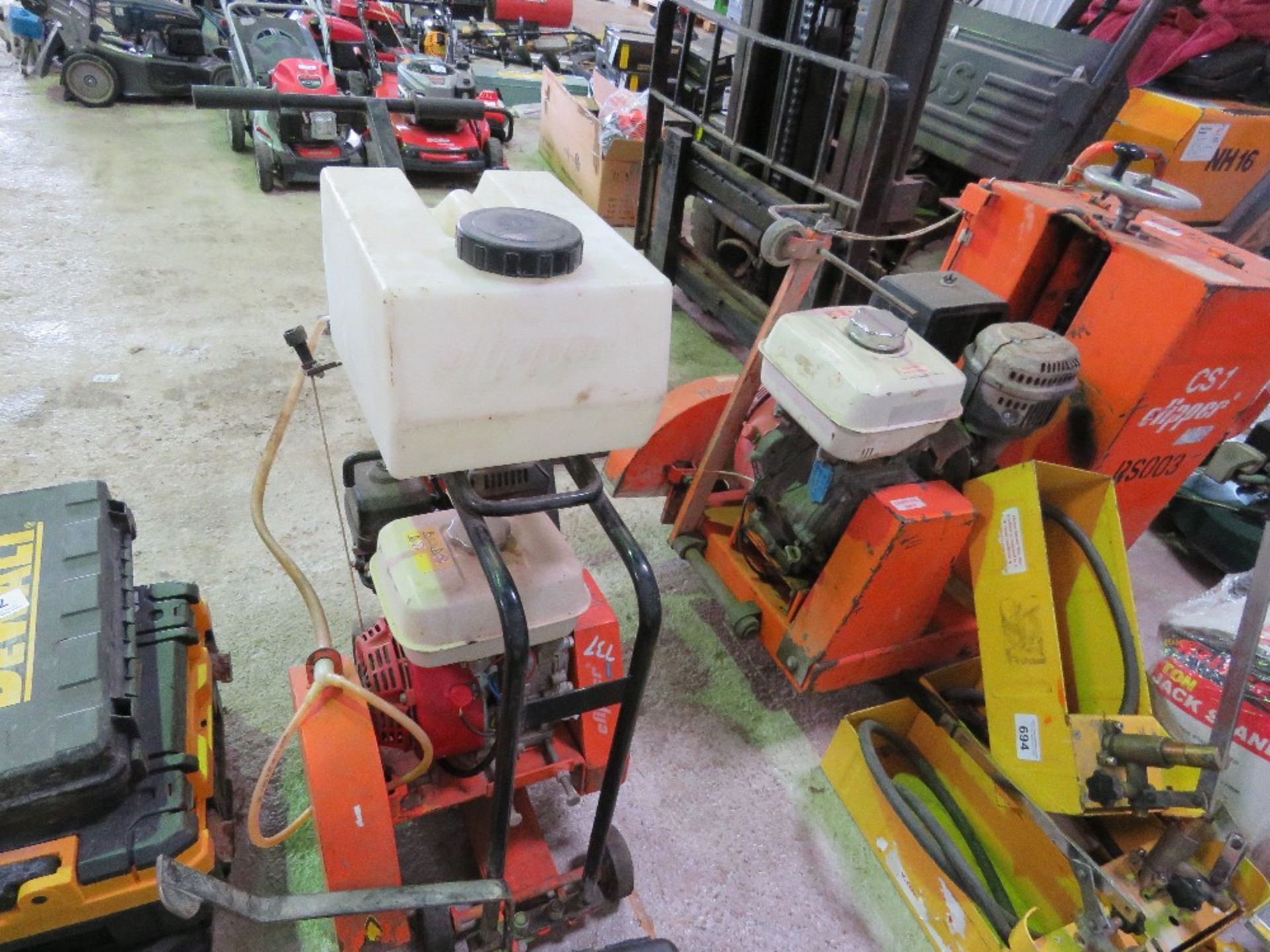 CLIPPER C51 PETROL FLOOR SAW THIS LOT IS SOLD UNDER THE AUCTIONEERS MARGIN SCHEME, THEREFORE NO VAT - Image 3 of 3