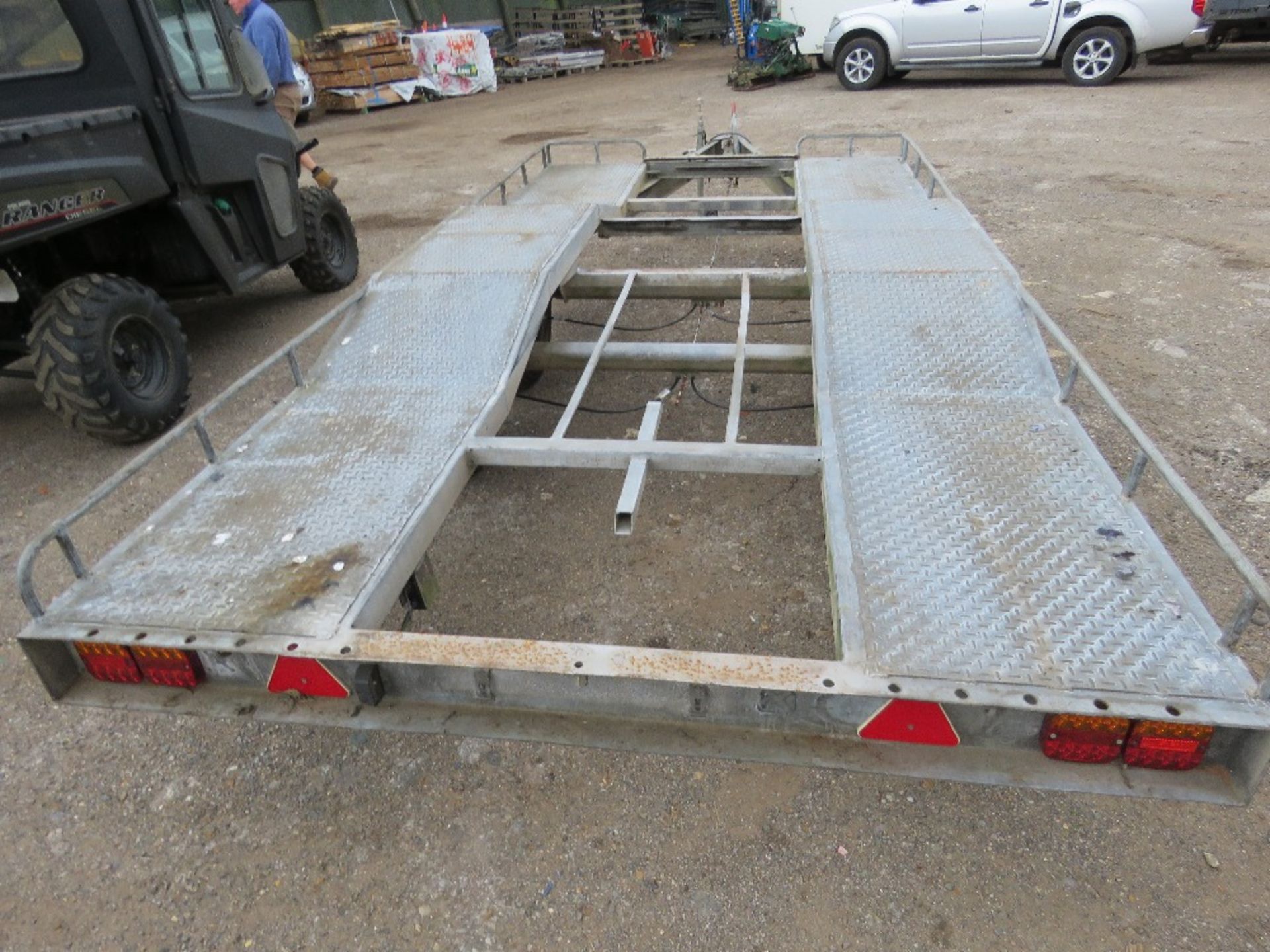 HEAVY DUTY TWIN AXLED VEHICLE TRANSPORT TRAILER, NO RAMPS, 12FT BED APPROX, 2.6TONNE RATED. - Image 4 of 7