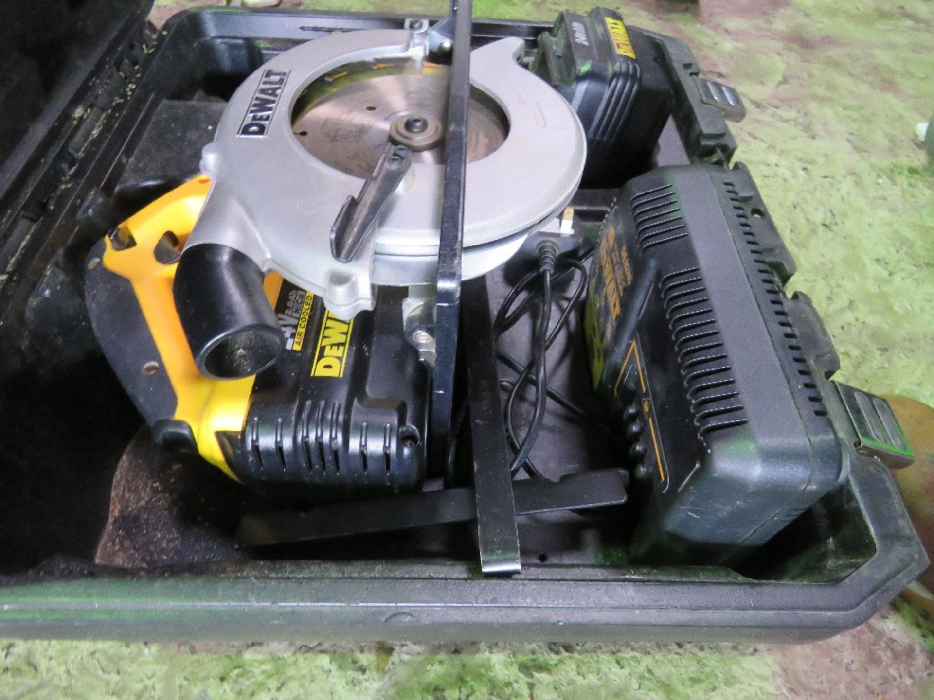 DEWALT 24VOLT BATTERY CIRCULAR SAW SET. THIS LOT IS SOLD UNDER THE AUCTIONEERS MARGIN SCHEME, THE - Image 2 of 2